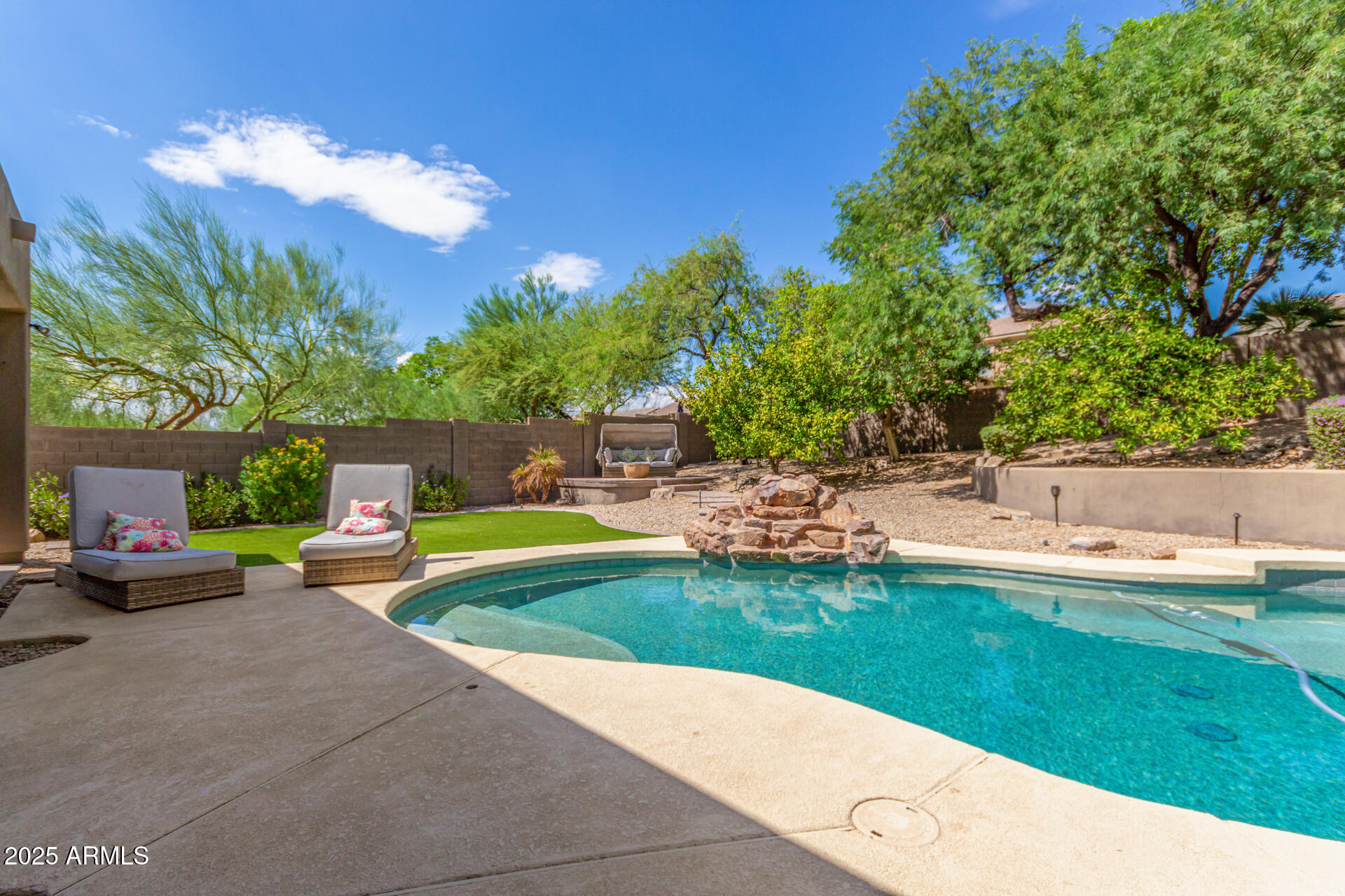 10558 E Meadowhill Drive