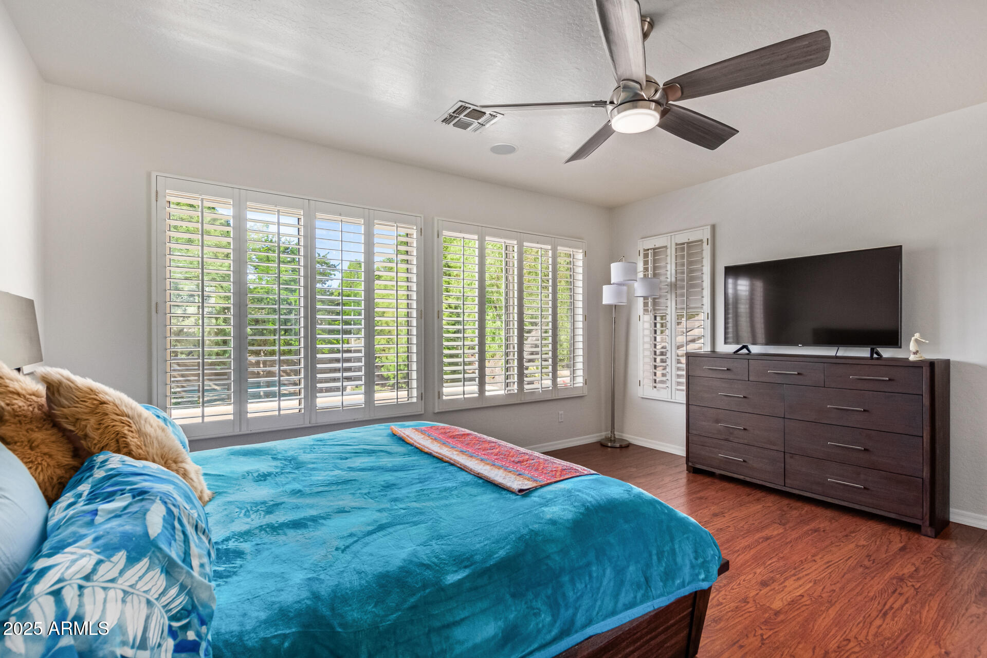 10558 E Meadowhill Drive