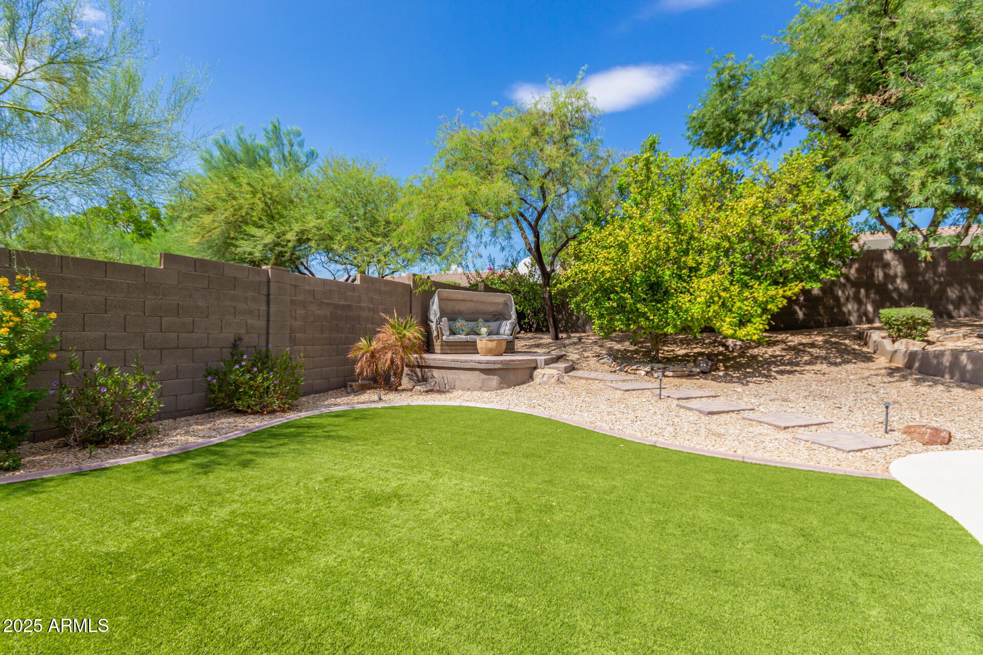 10558 E Meadowhill Drive