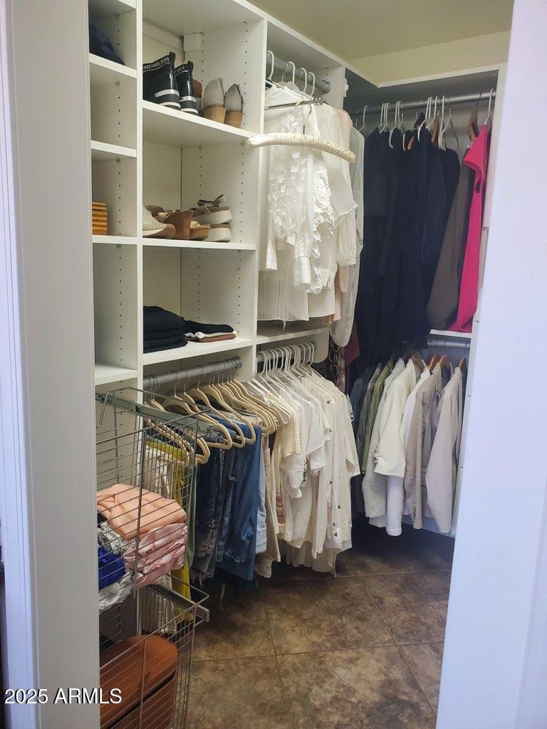 10558 E Meadowhill Drive