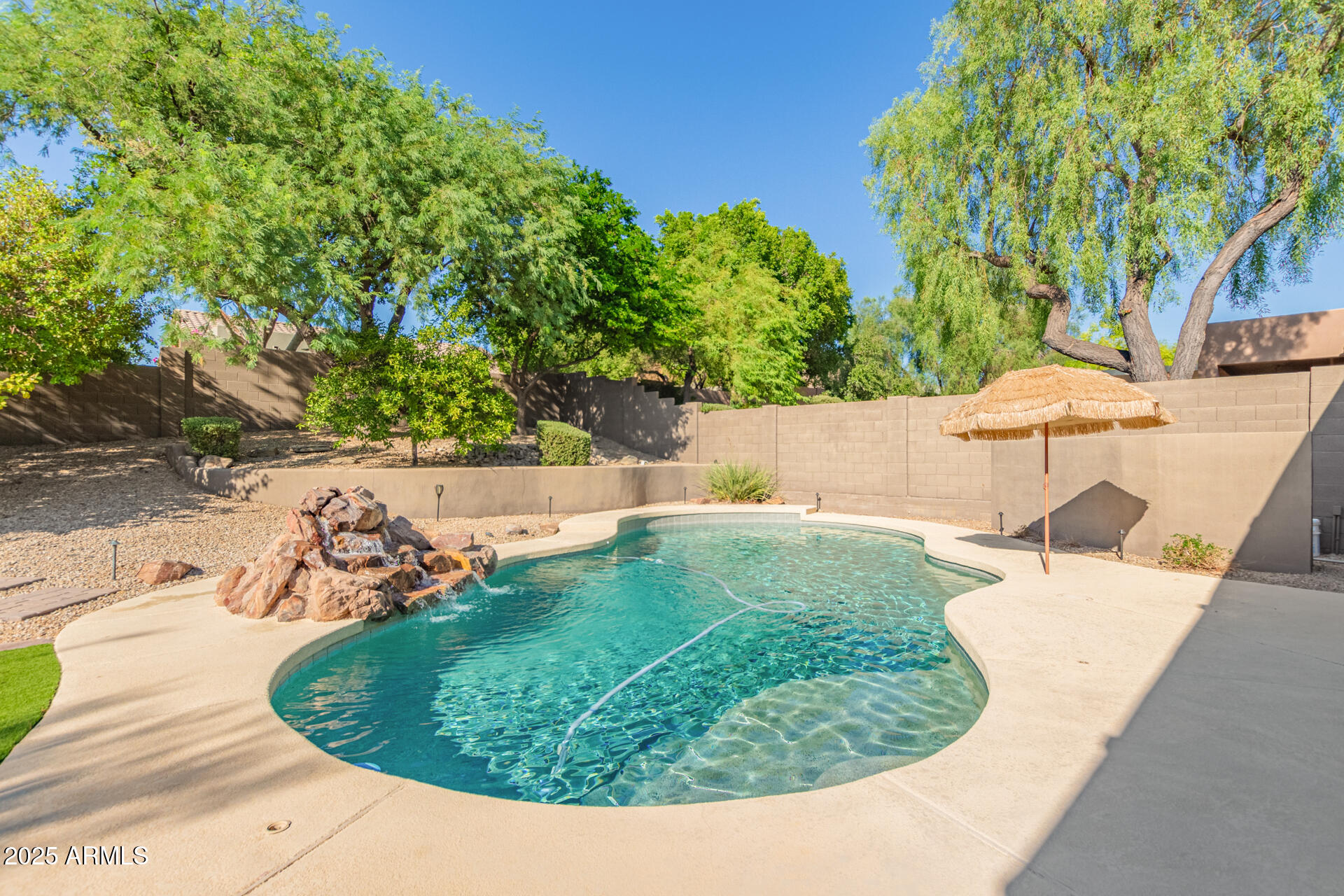 10558 E Meadowhill Drive