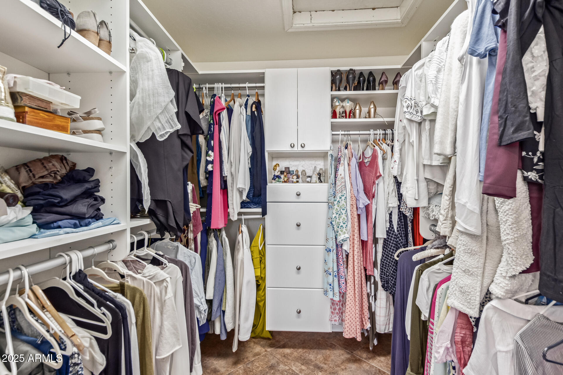 10558 E Meadowhill Drive