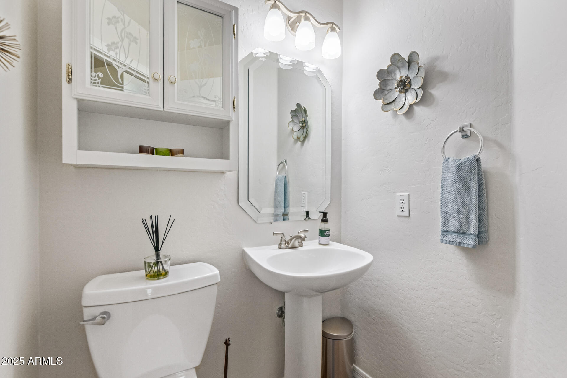 10558 E Meadowhill Drive