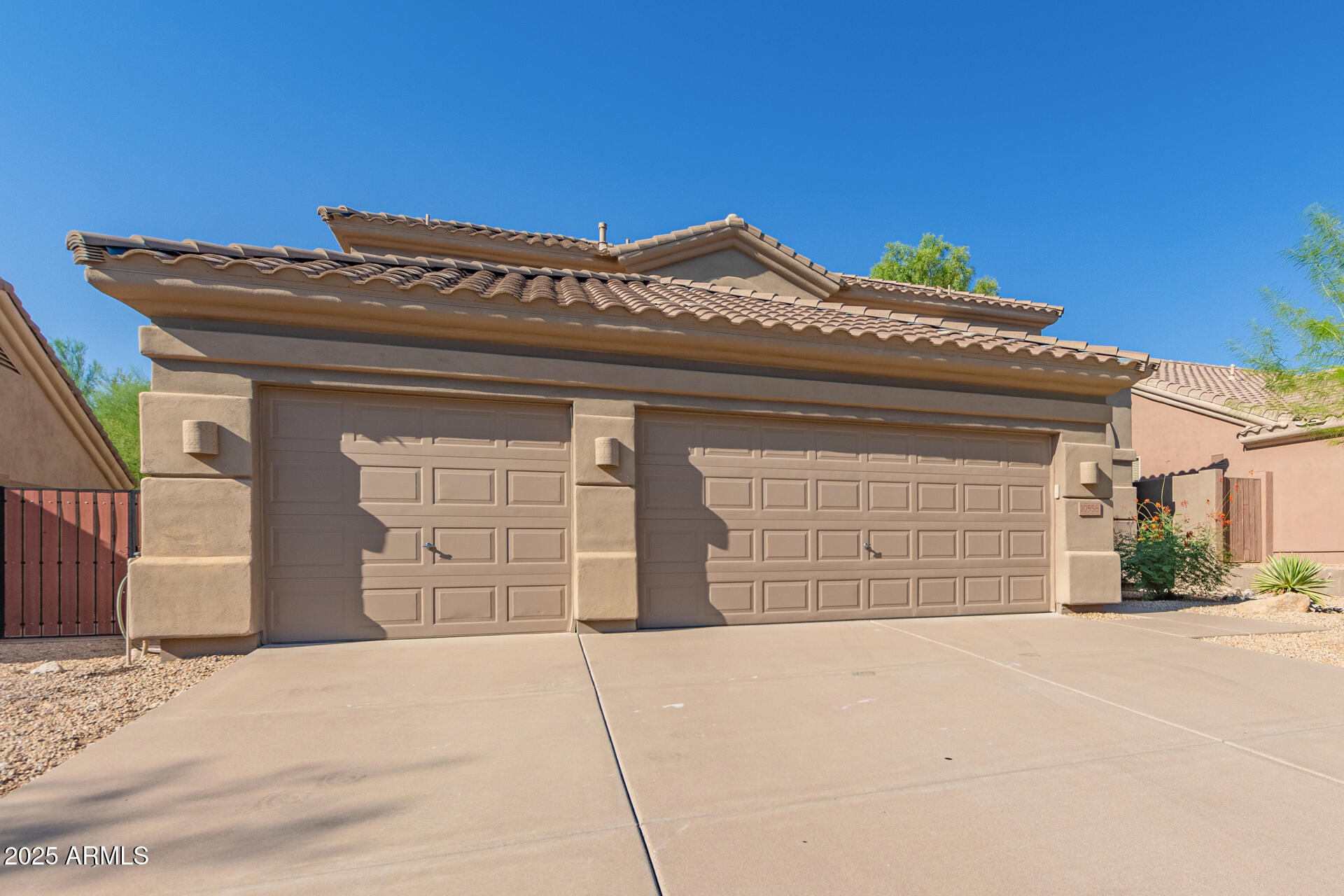 10558 E Meadowhill Drive