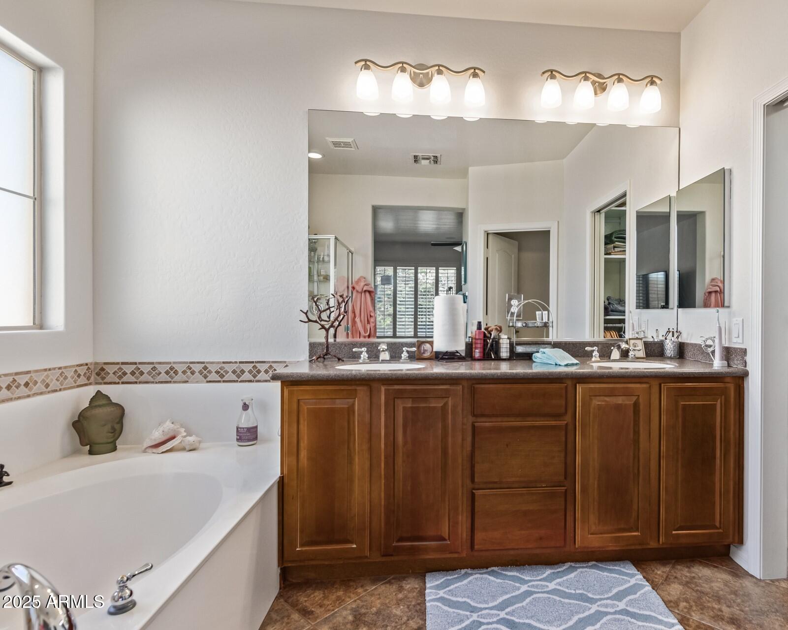 10558 E Meadowhill Drive