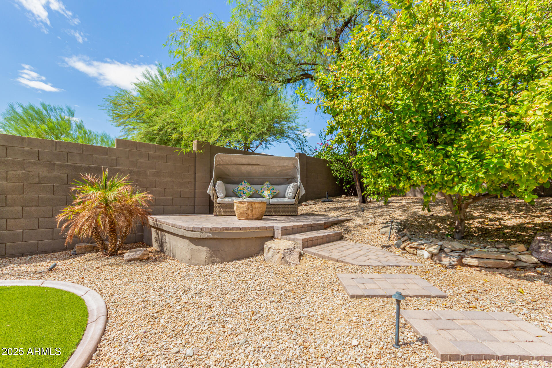 10558 E Meadowhill Drive