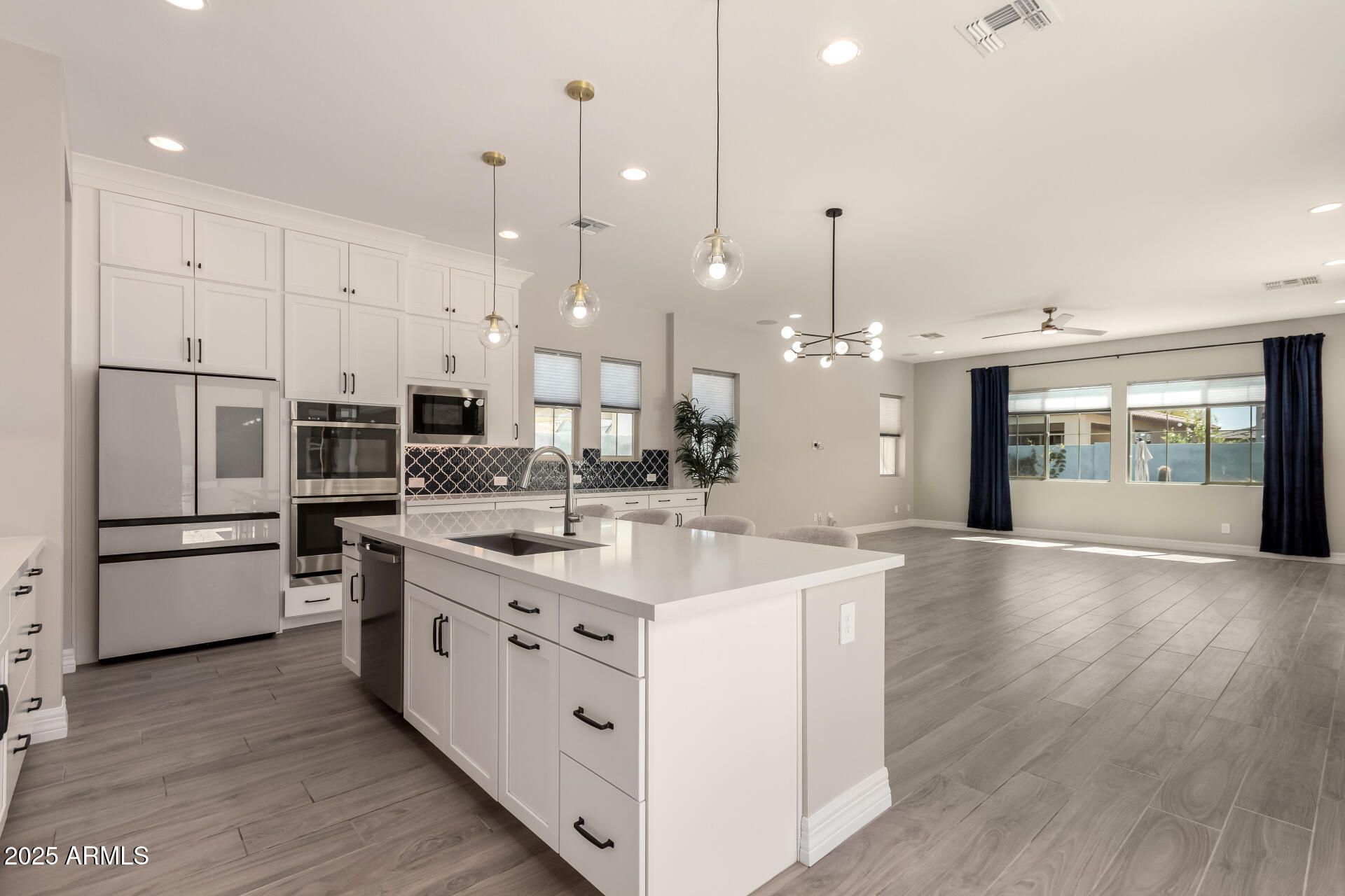 4115 E PRESCOTT Place