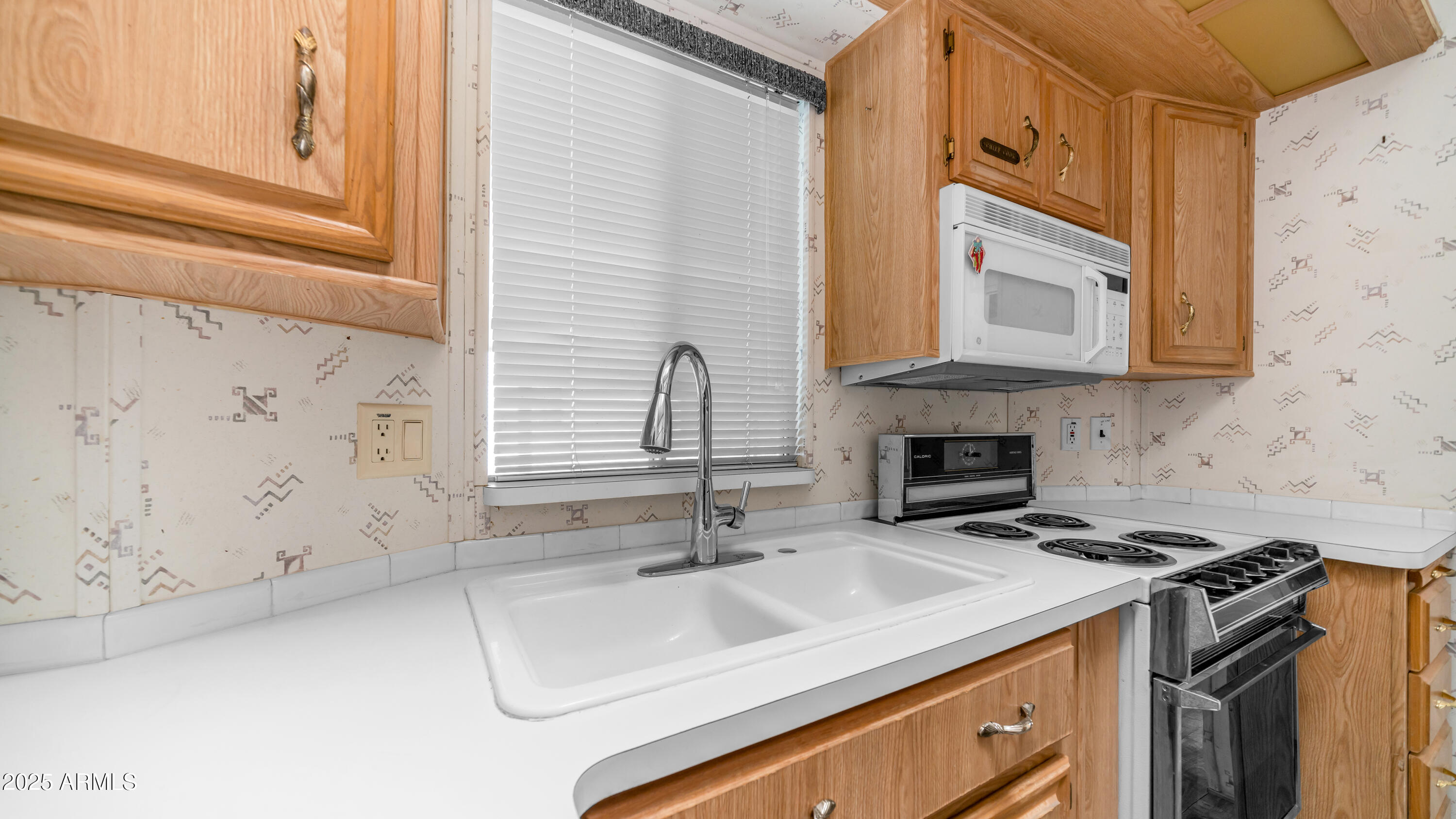 932 NICKEL Drive, 932