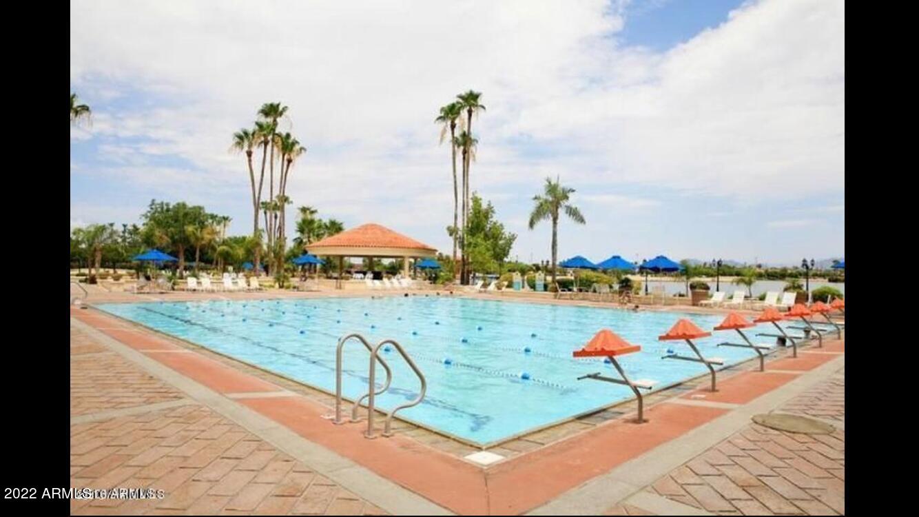 2256 E LAKECREST Drive