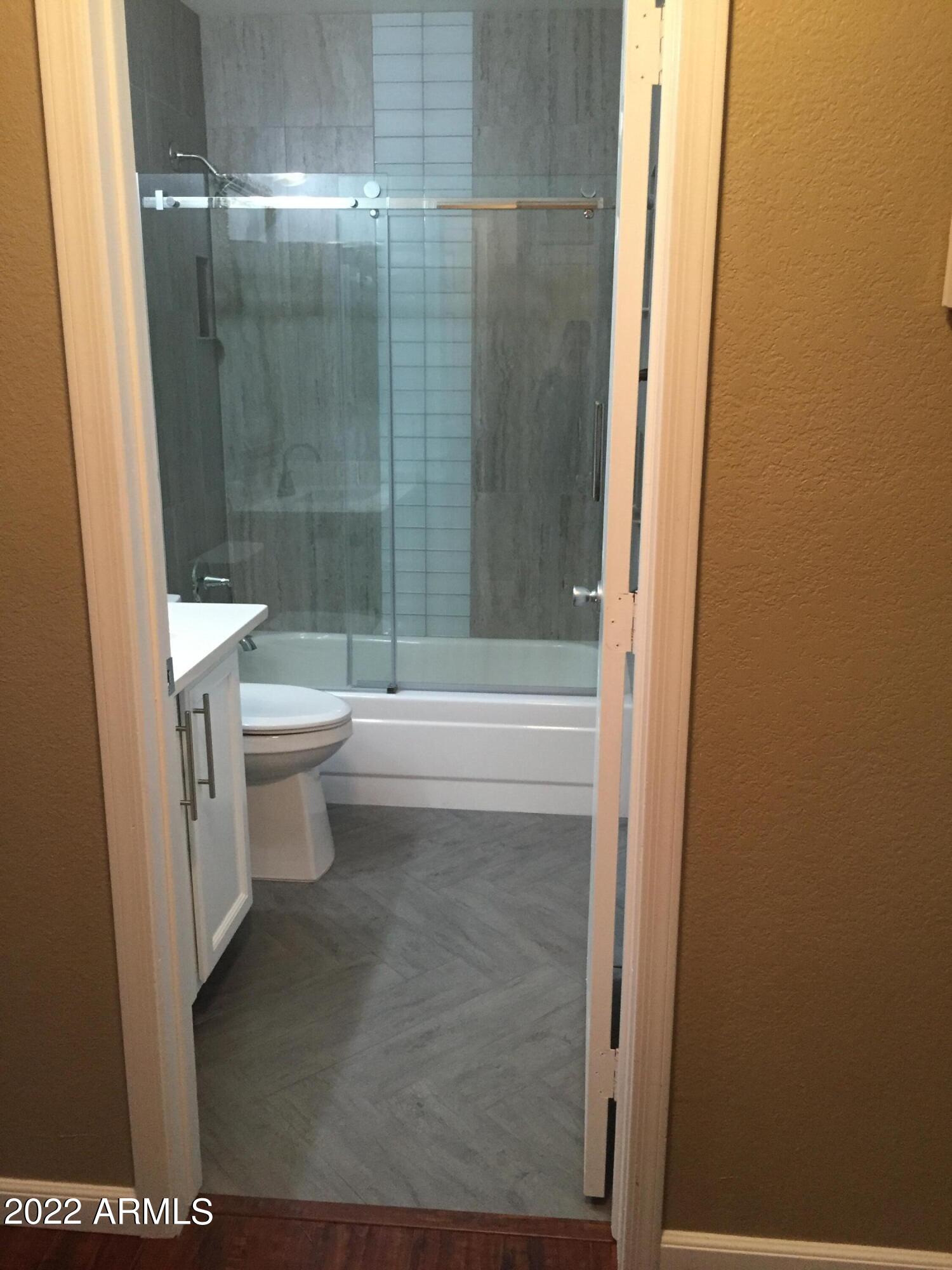 2256 E LAKECREST Drive