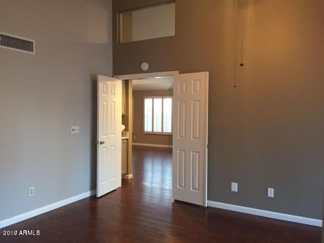 2256 E LAKECREST Drive