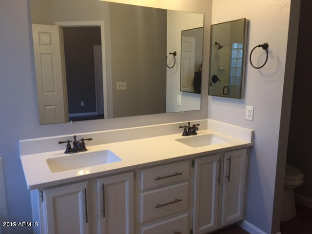 2256 E LAKECREST Drive