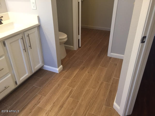 2256 E LAKECREST Drive