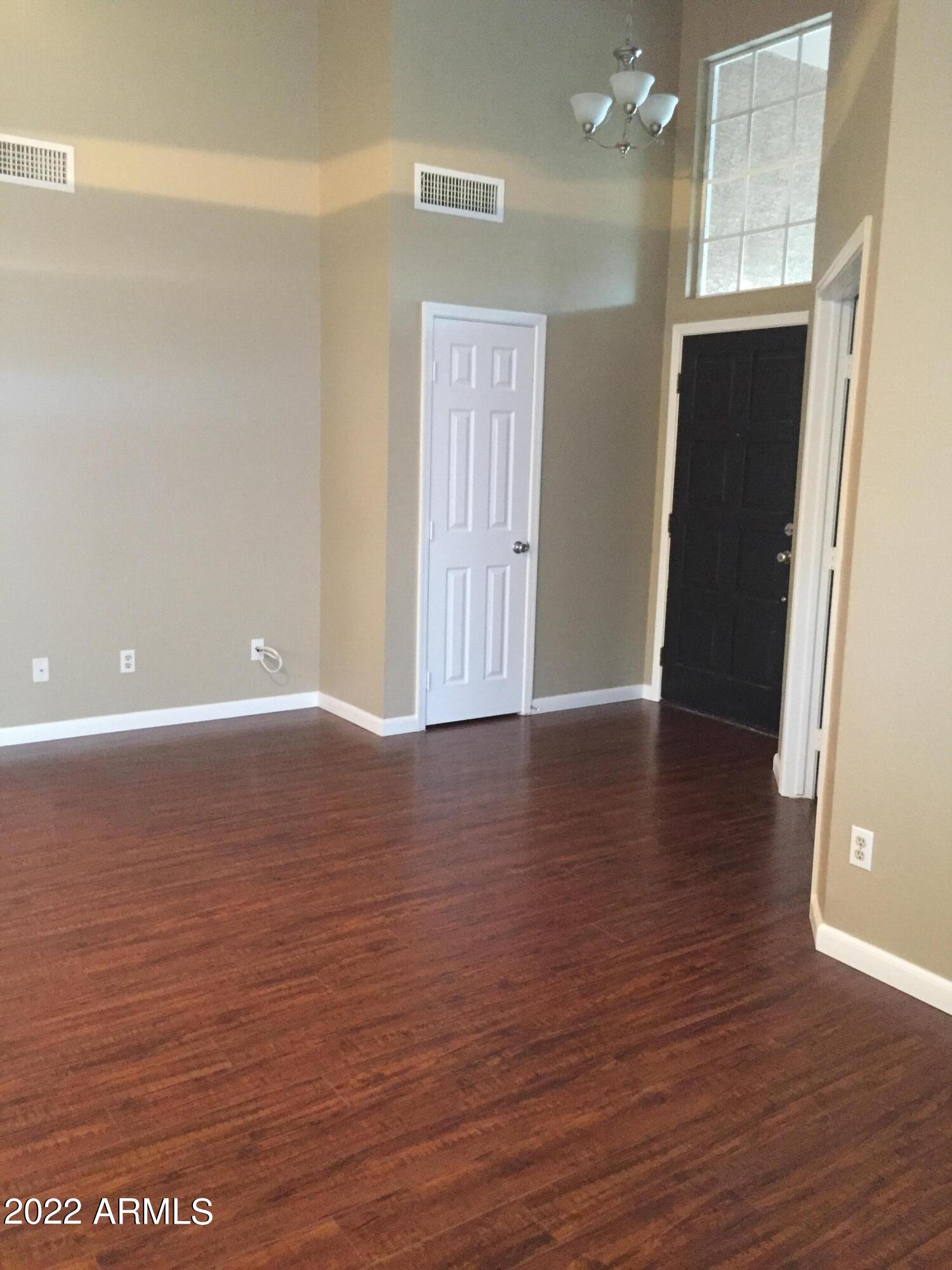 2256 E LAKECREST Drive