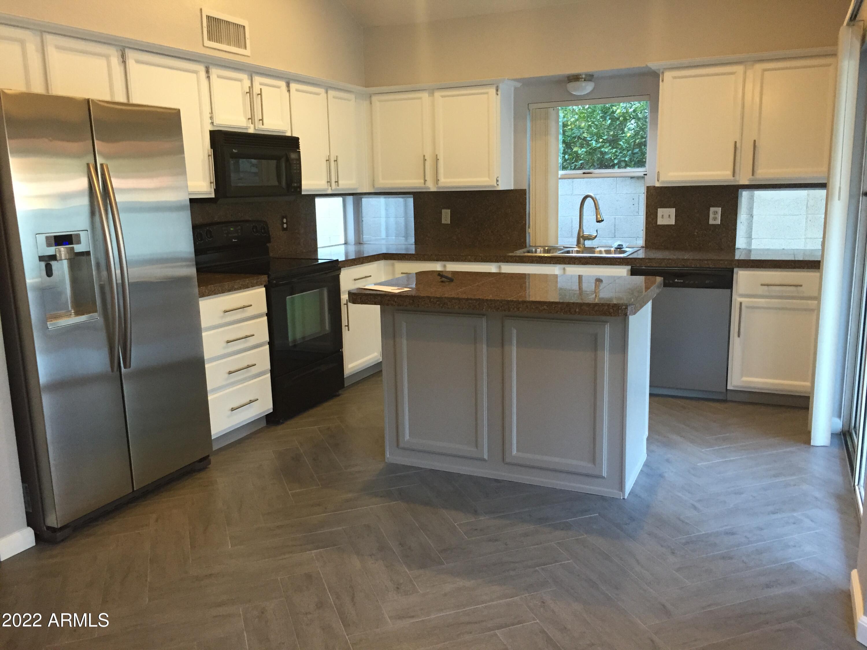 2256 E LAKECREST Drive