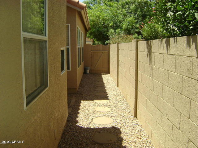 2256 E LAKECREST Drive