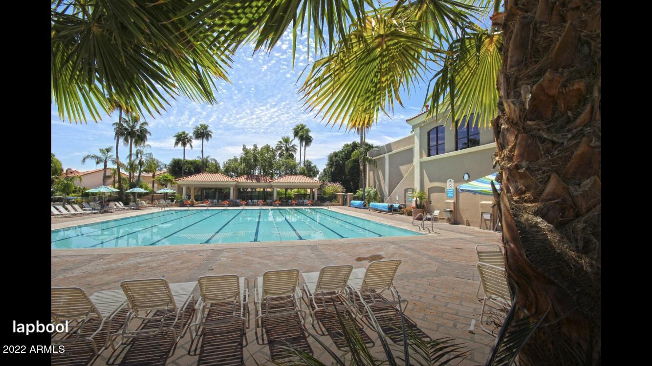 2256 E LAKECREST Drive