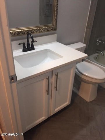 2256 E LAKECREST Drive