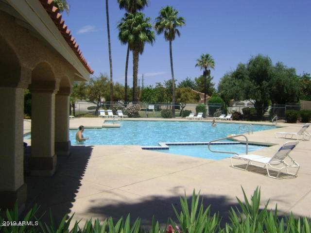 2256 E LAKECREST Drive