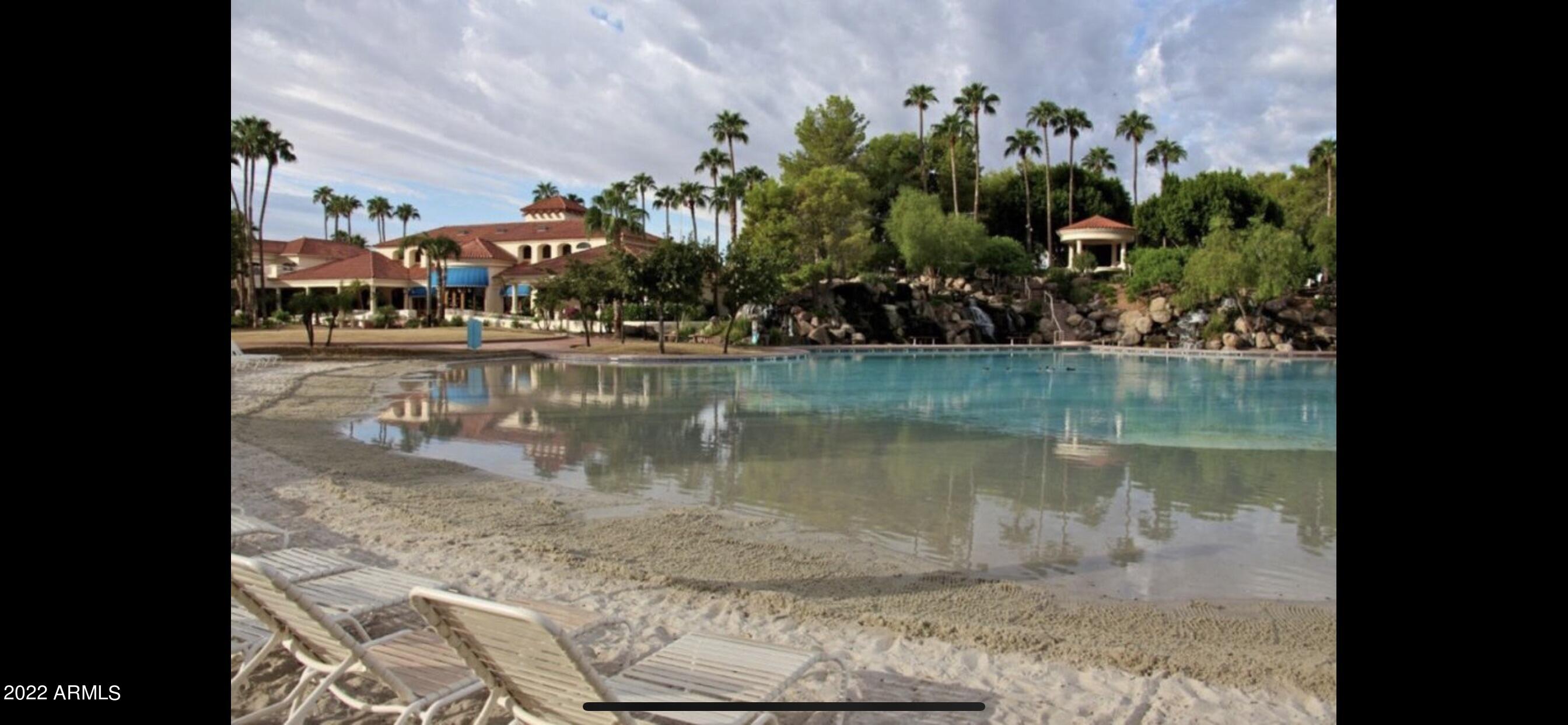 2256 E LAKECREST Drive