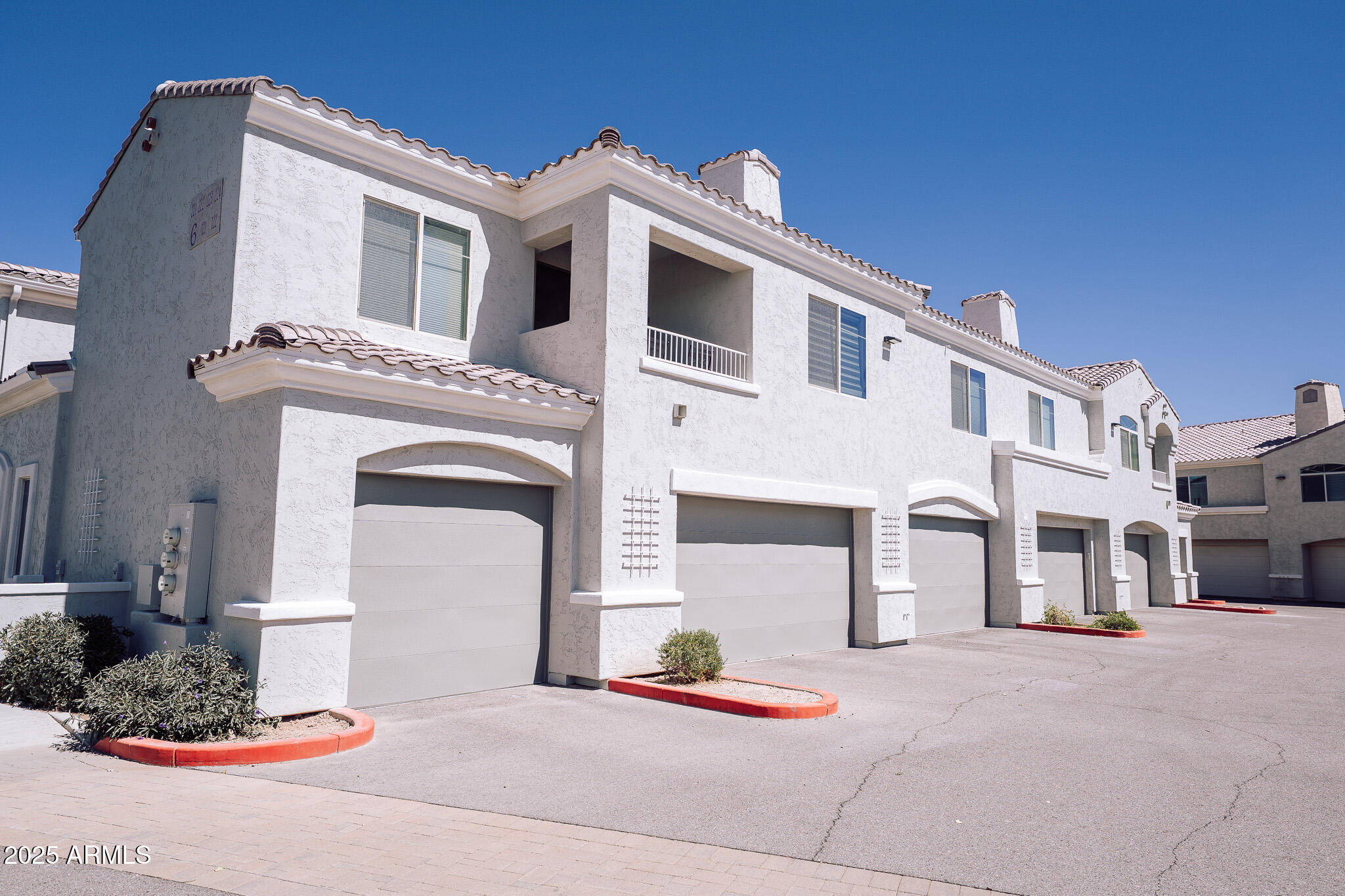 900 S CANAL Drive, 121