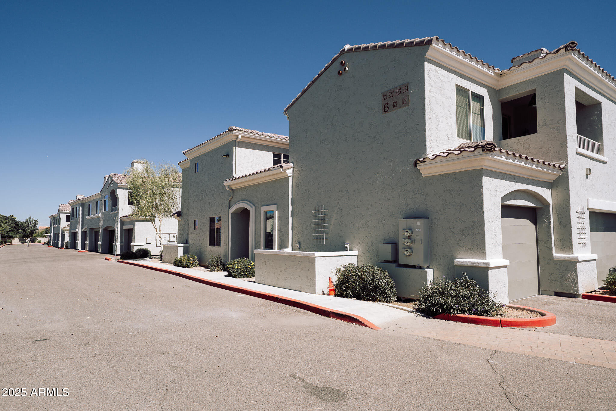 900 S CANAL Drive, 121