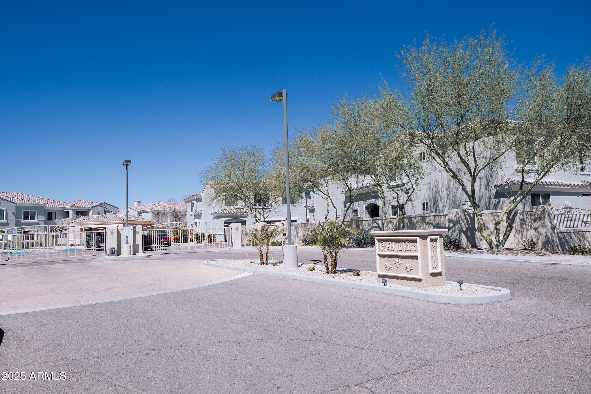 900 S CANAL Drive, 121