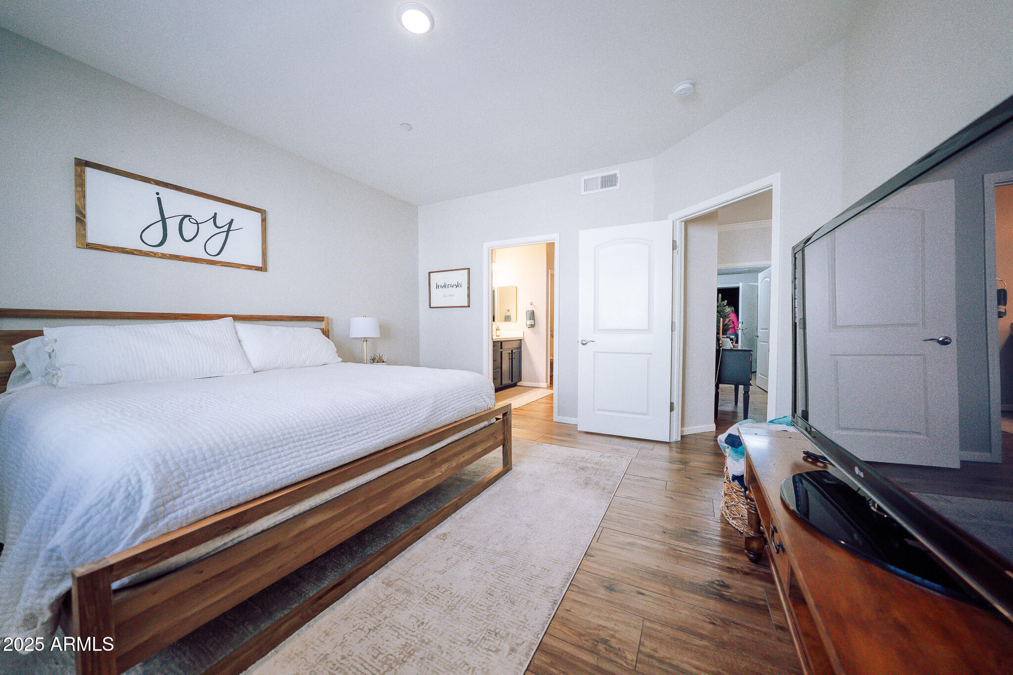 900 S CANAL Drive, 121