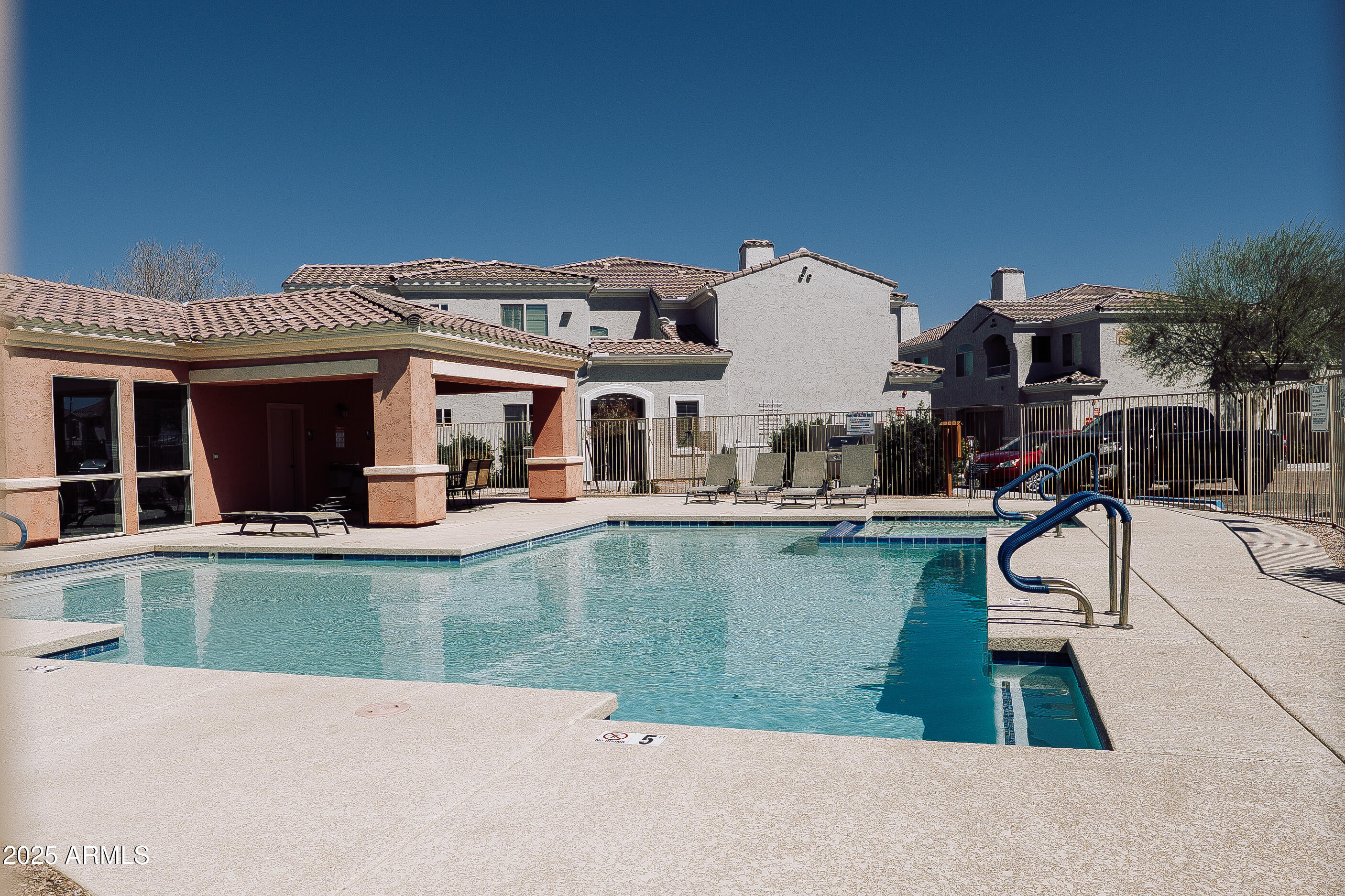 900 S CANAL Drive, 121