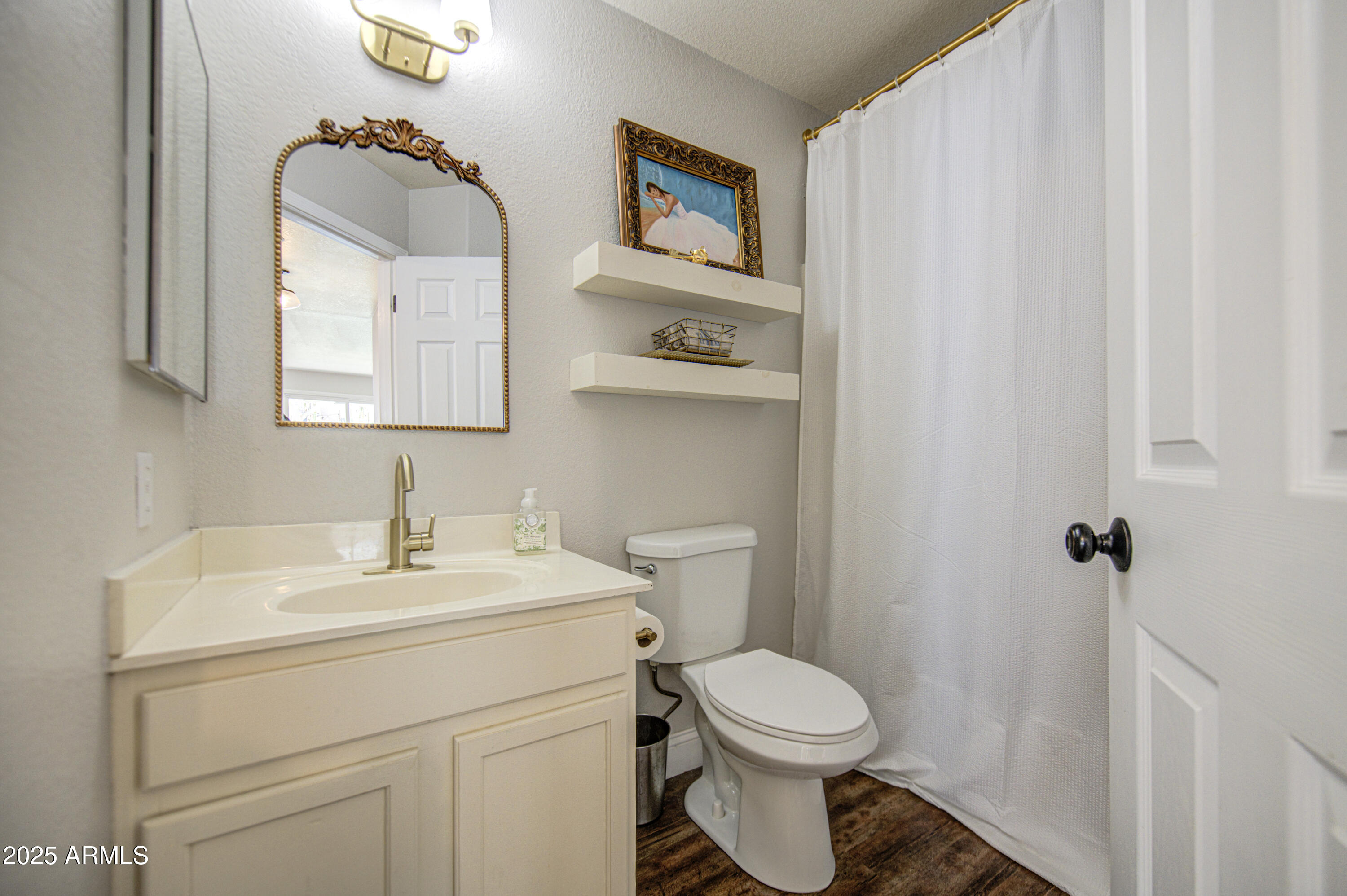 753 E Sheffield Avenue