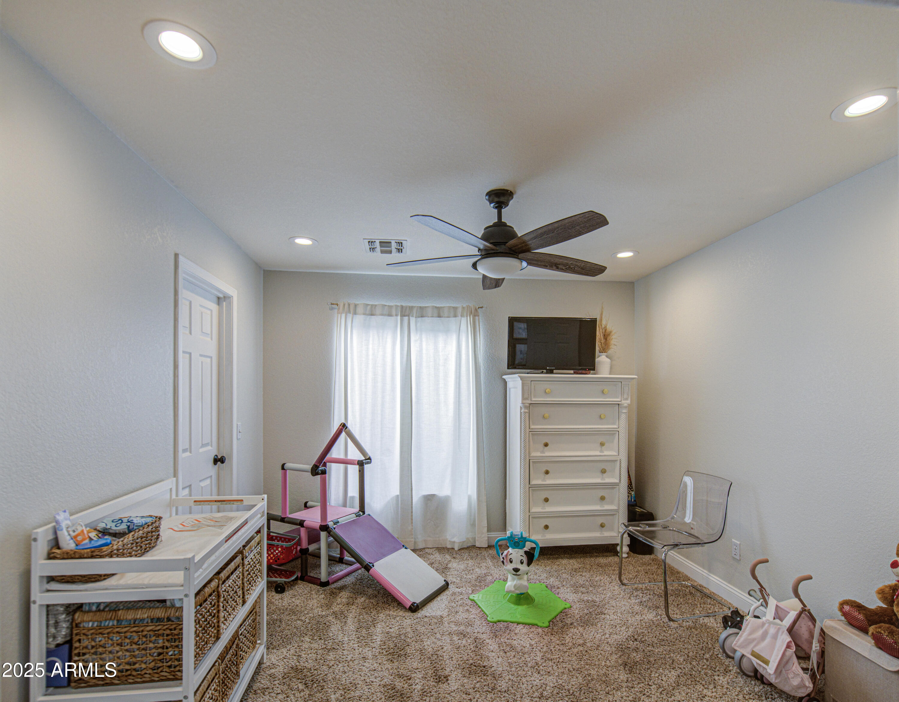 753 E Sheffield Avenue