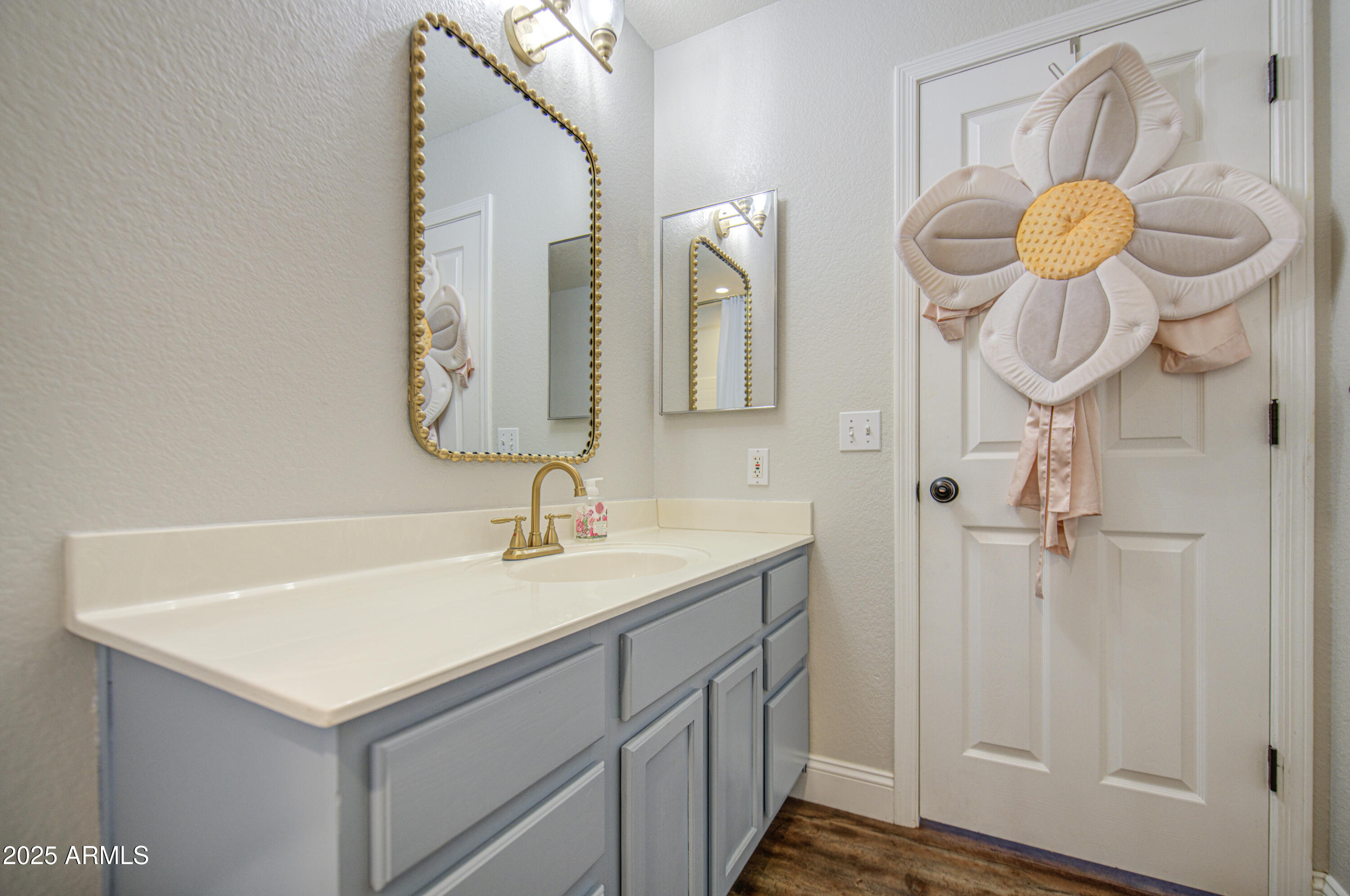 753 E Sheffield Avenue