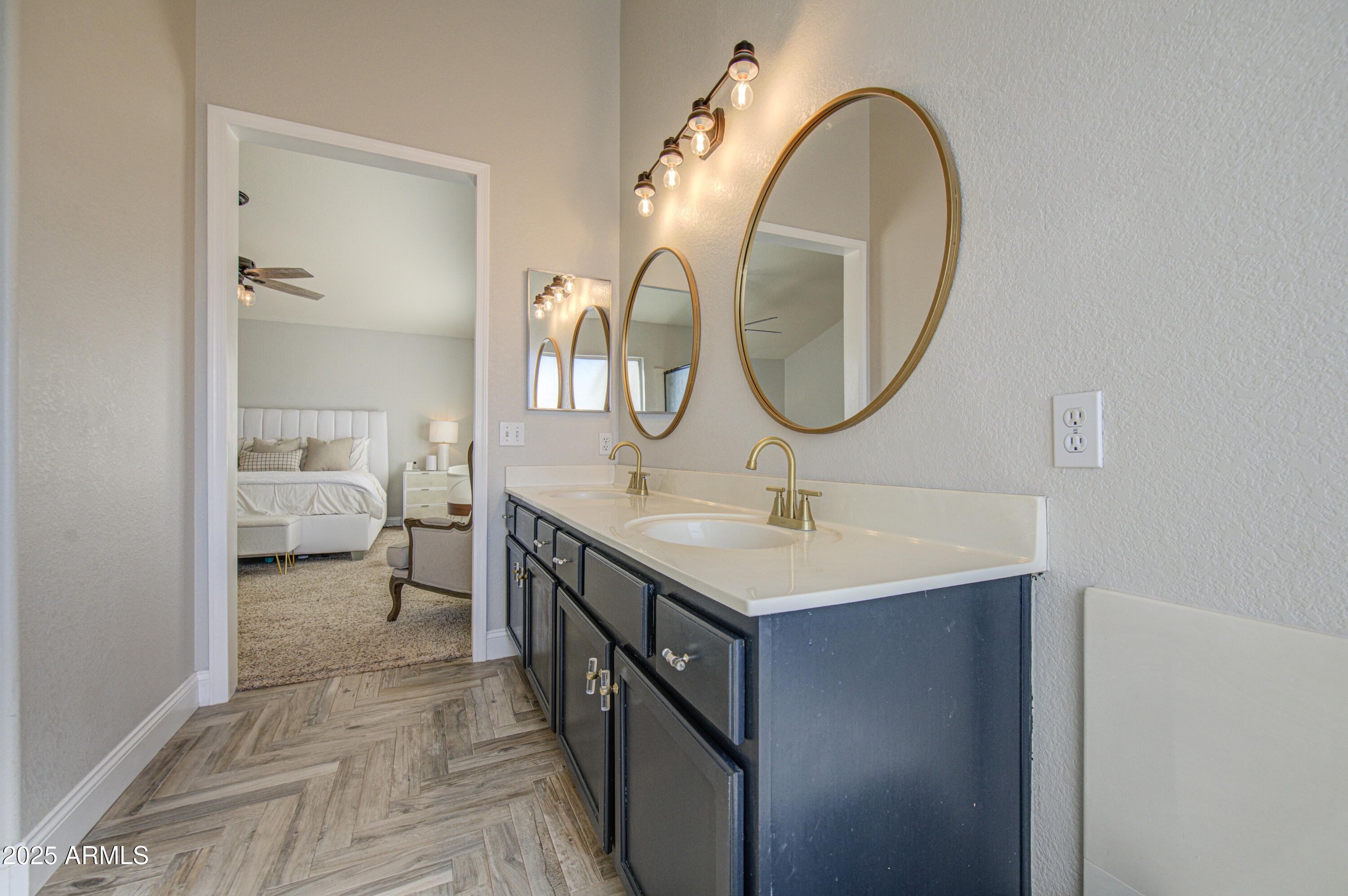 753 E Sheffield Avenue