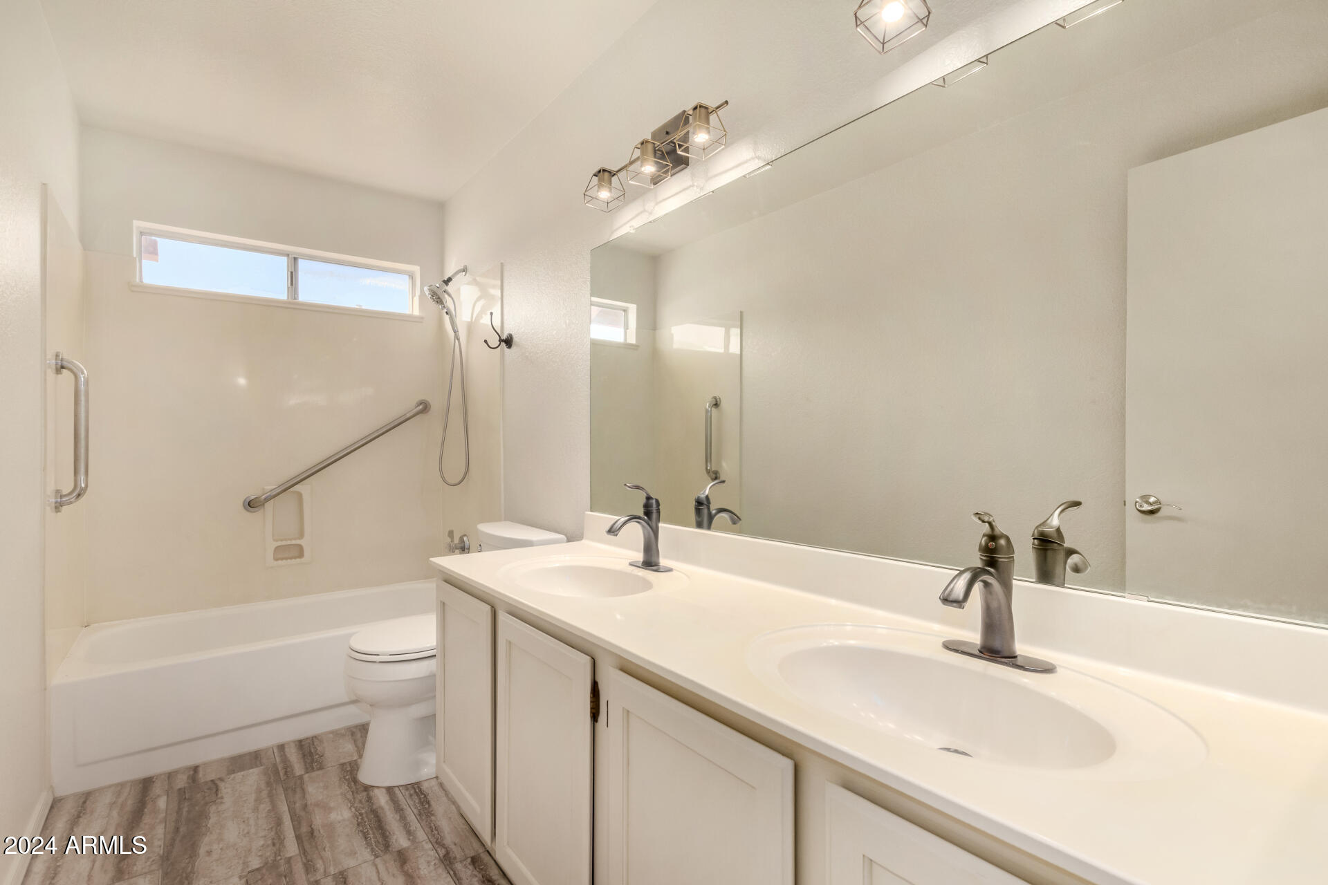 1716 N TEMPLE Street