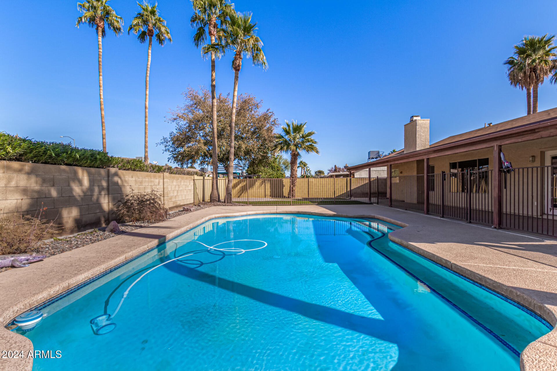 1716 N TEMPLE Street