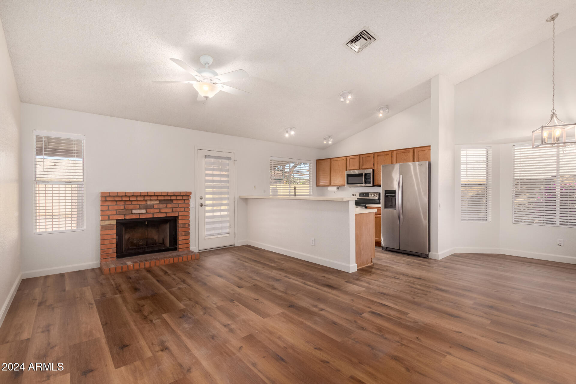 1716 N TEMPLE Street