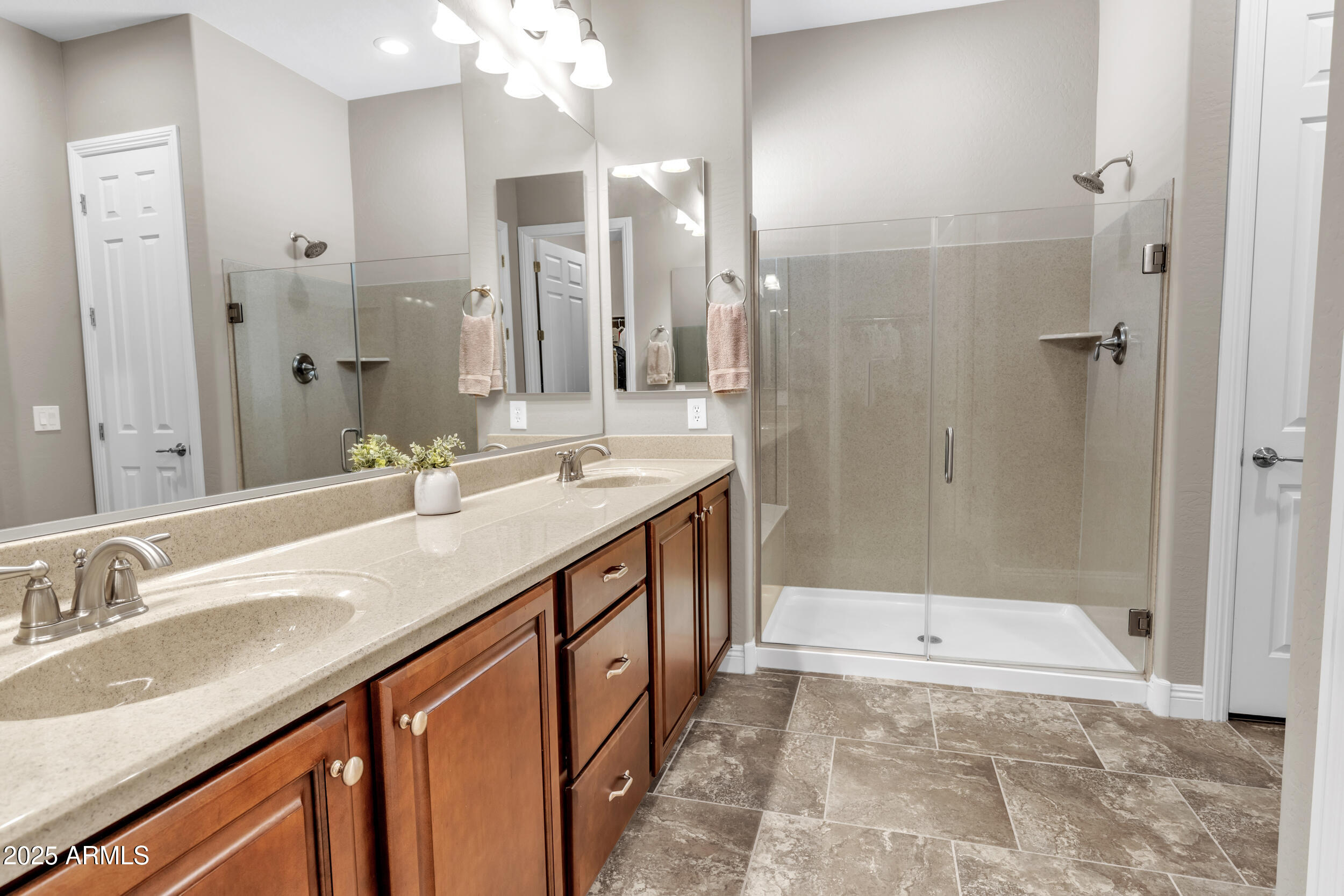 4425 N PETERSBURG Drive