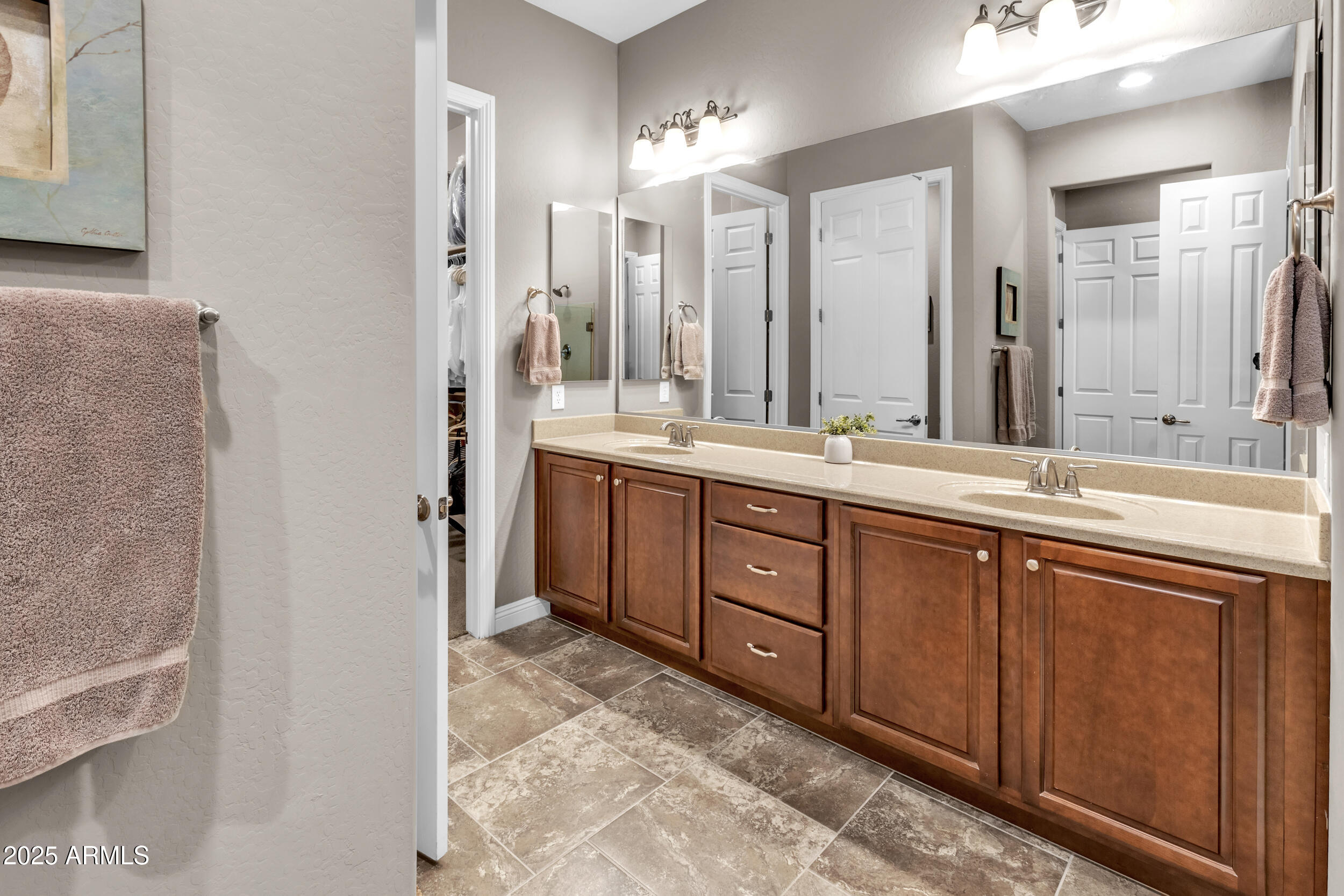 4425 N PETERSBURG Drive