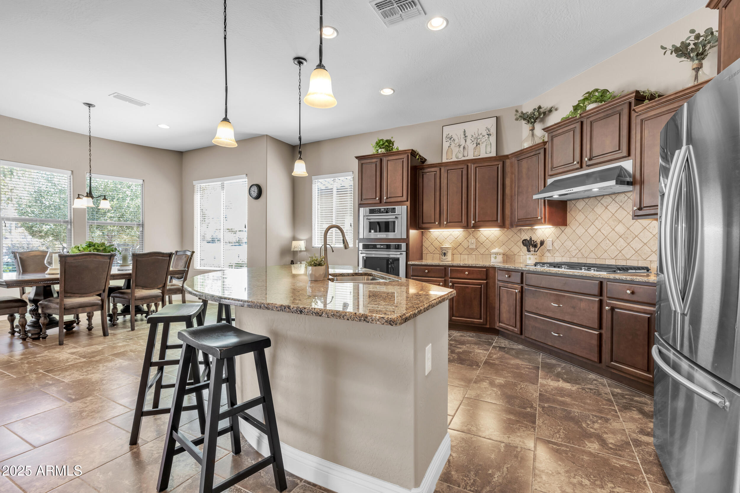 4425 N PETERSBURG Drive