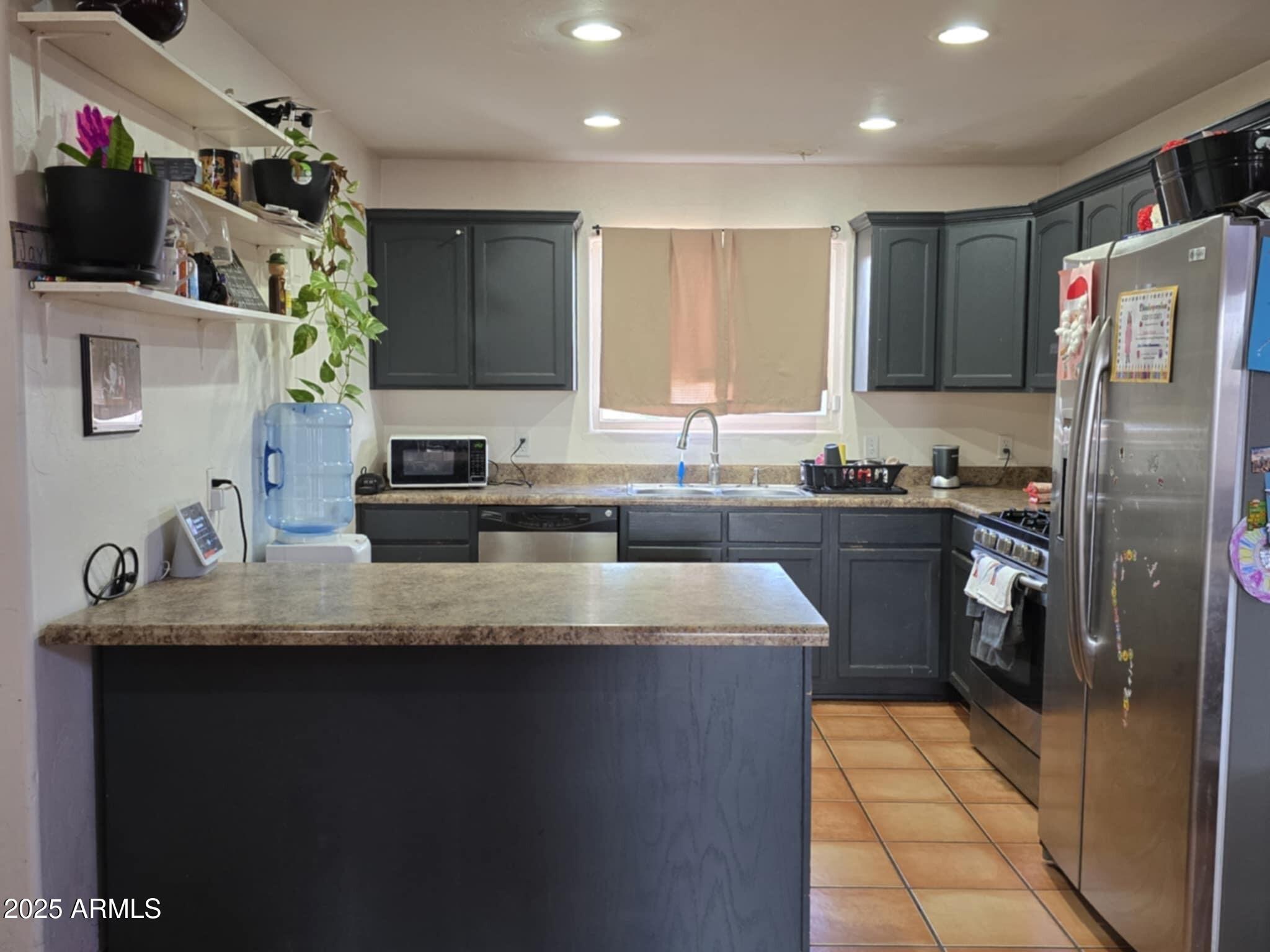 4207 N SANTA FE Avenue