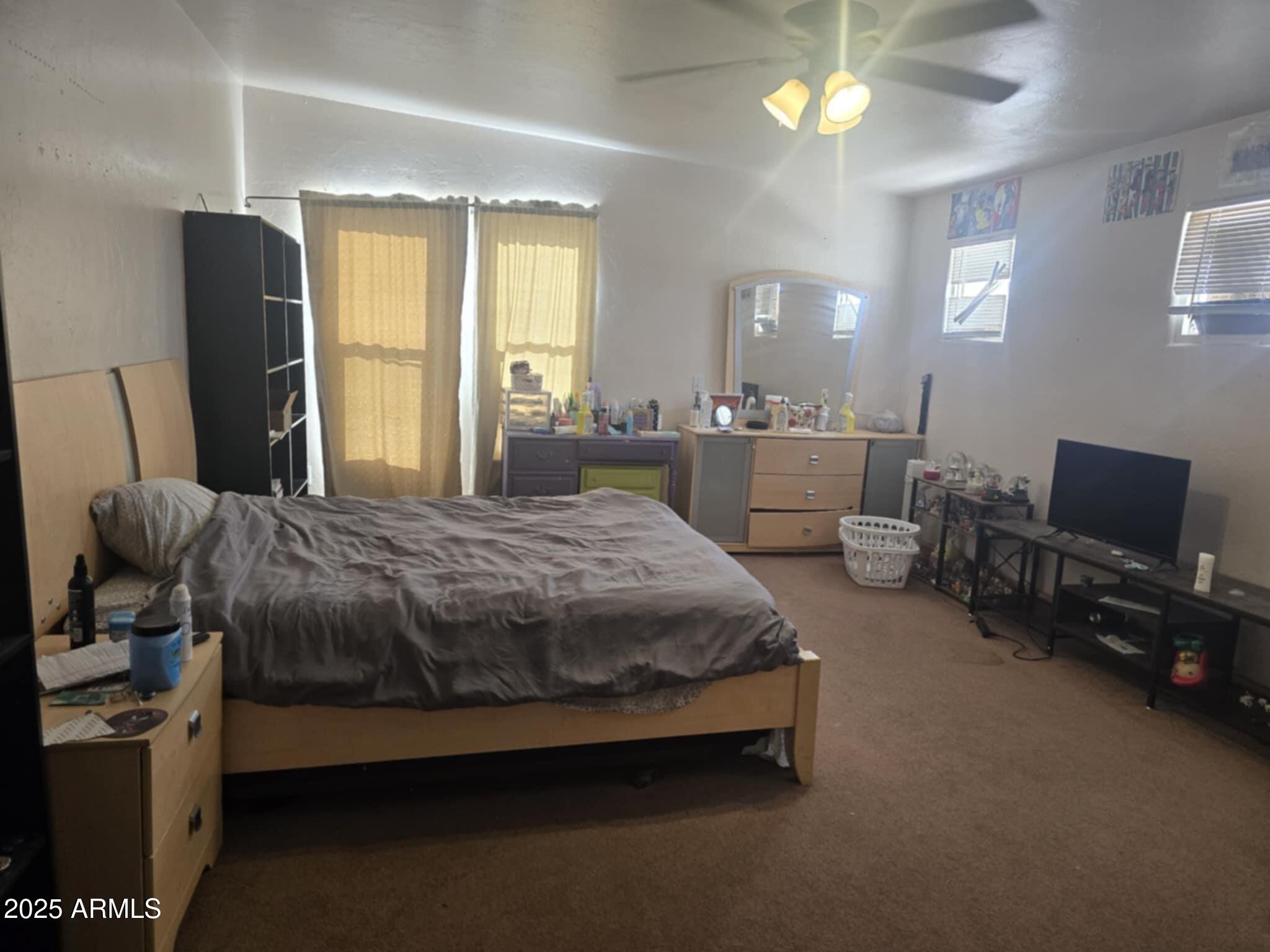 4207 N SANTA FE Avenue