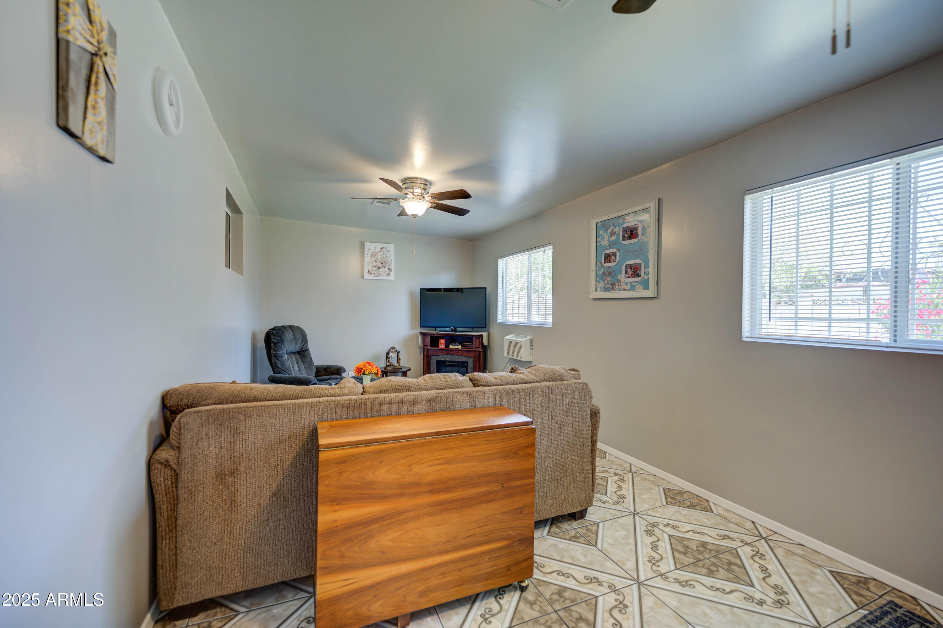 1740 W CRESCENT Avenue