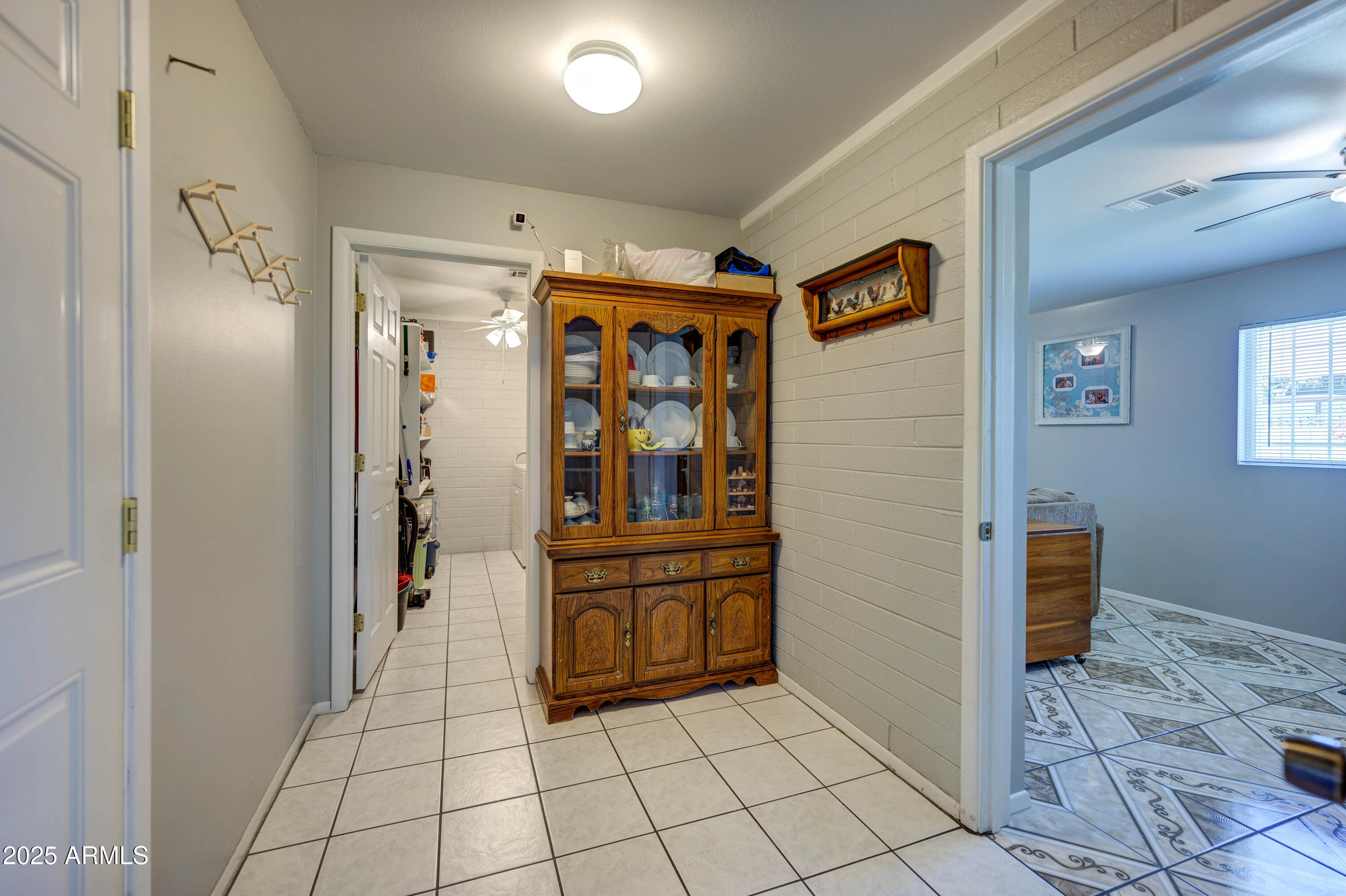 1740 W CRESCENT Avenue