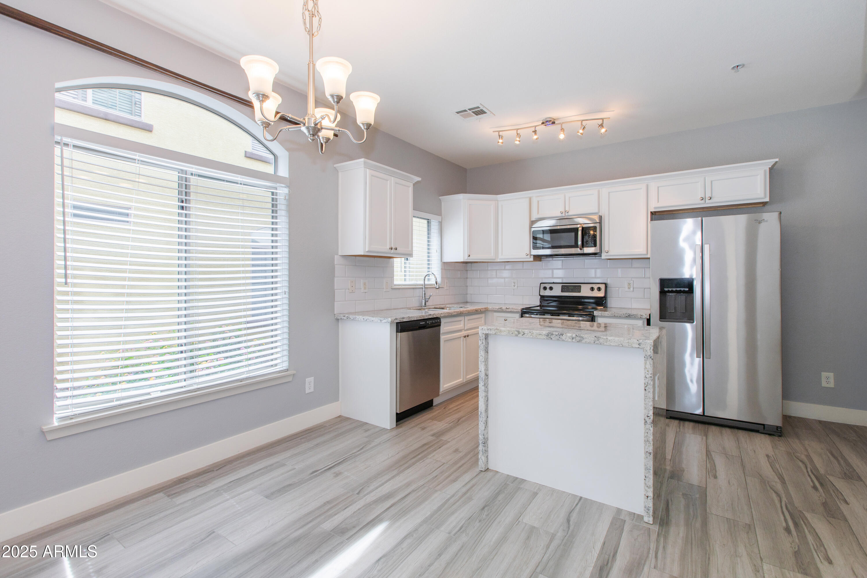 2725 E Mine Creek Road, 1031