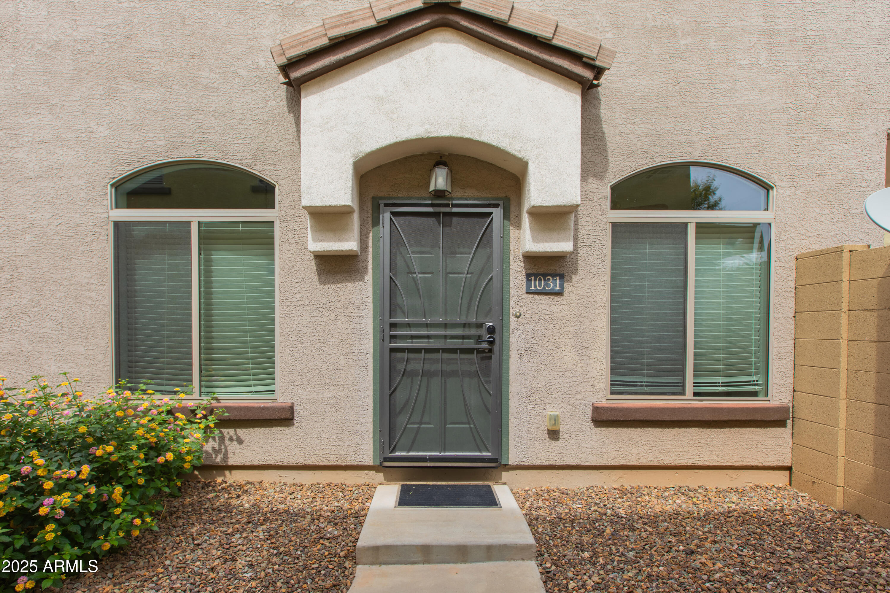 2725 E Mine Creek Road, 1031