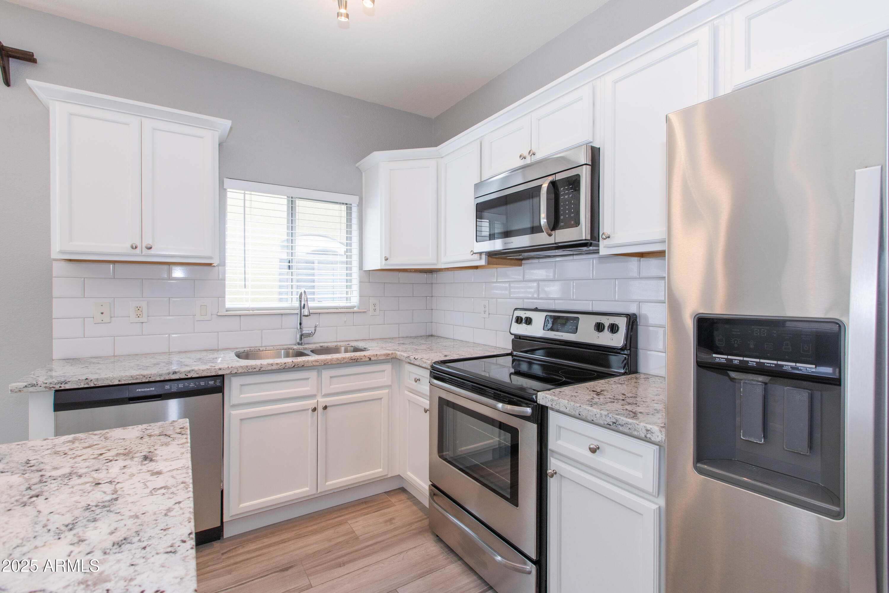 2725 E Mine Creek Road, 1031