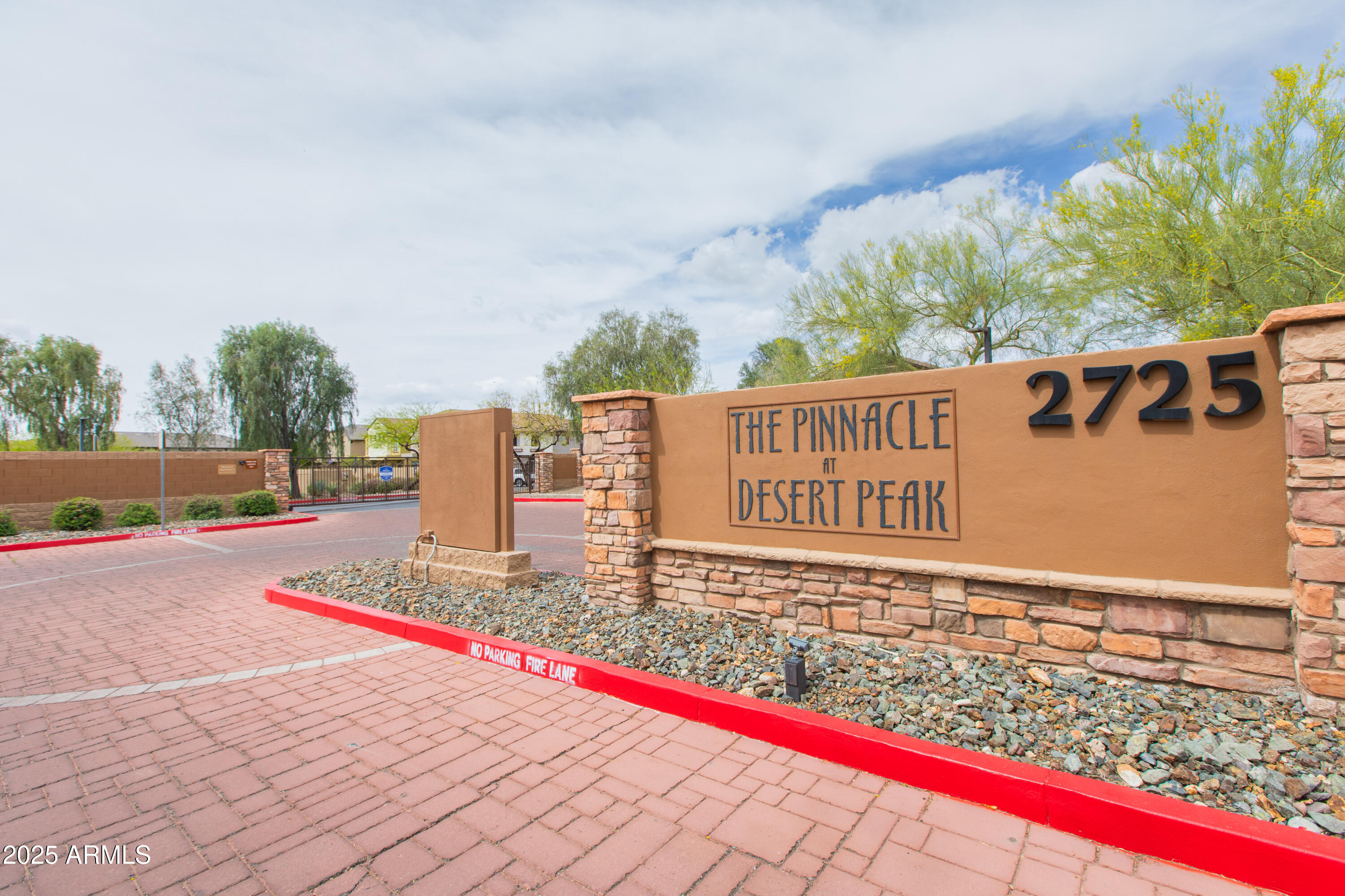 2725 E Mine Creek Road, 1031