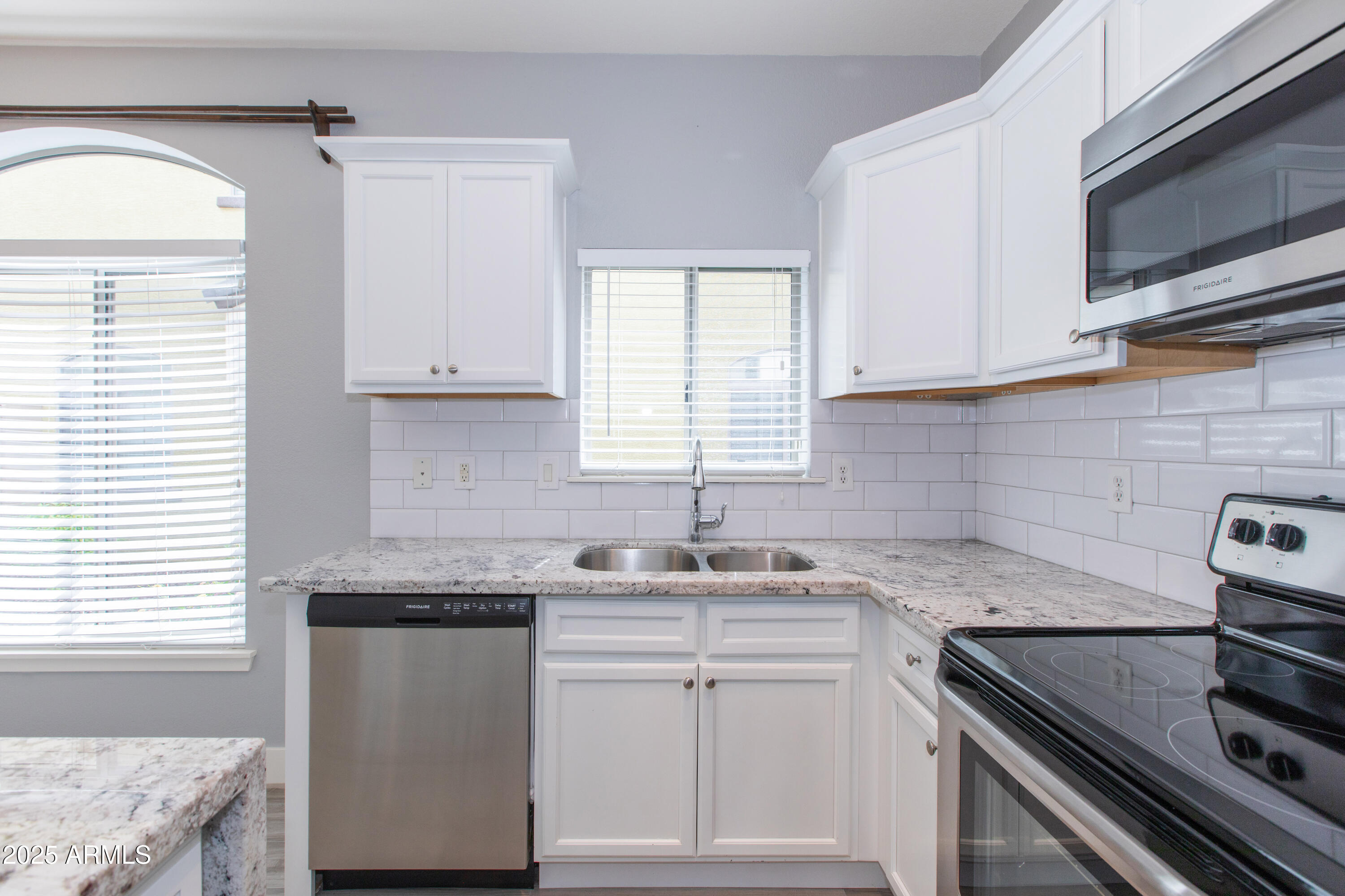 2725 E Mine Creek Road, 1031