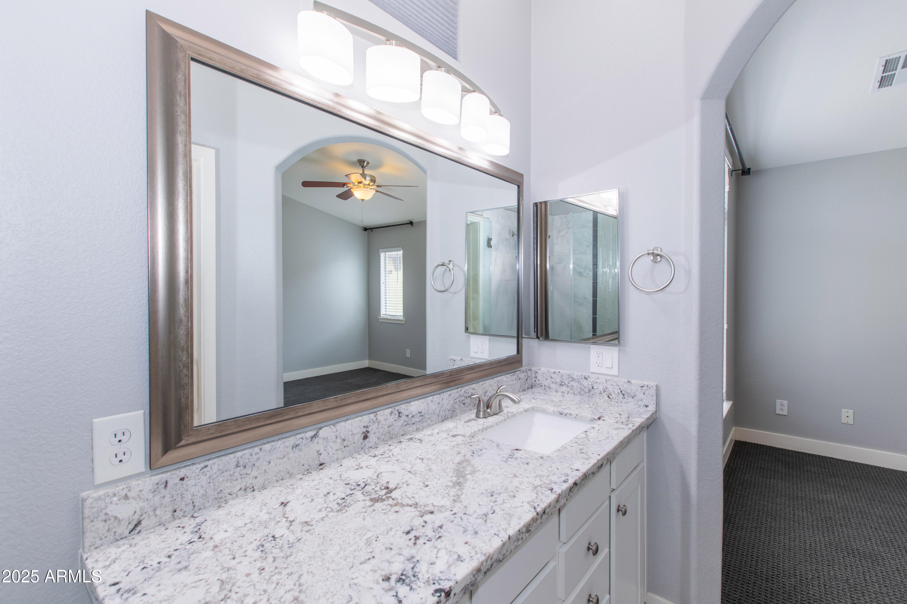 2725 E Mine Creek Road, 1031