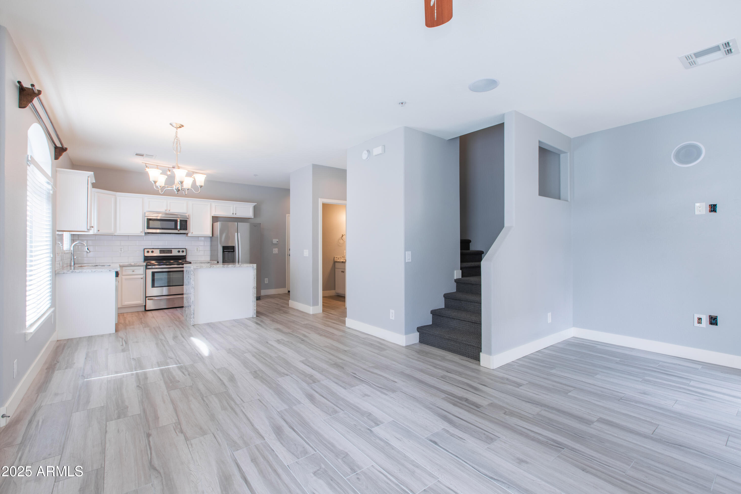 2725 E Mine Creek Road, 1031